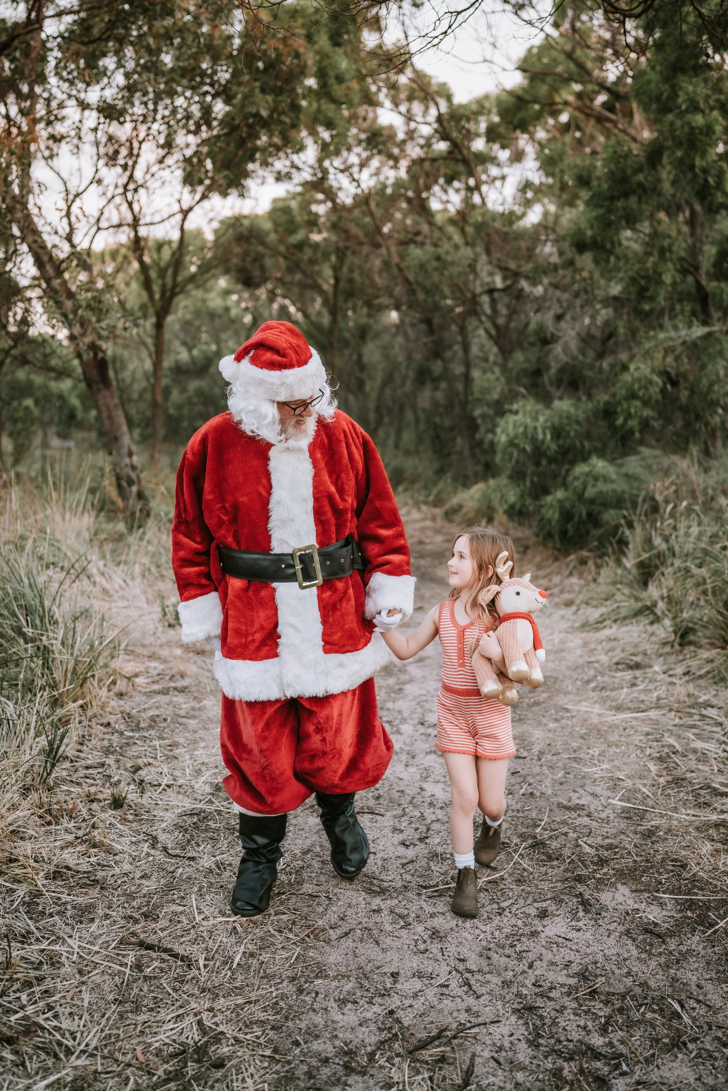 ocean-grove-dad-and-kids-santa-photoshoot.jpg