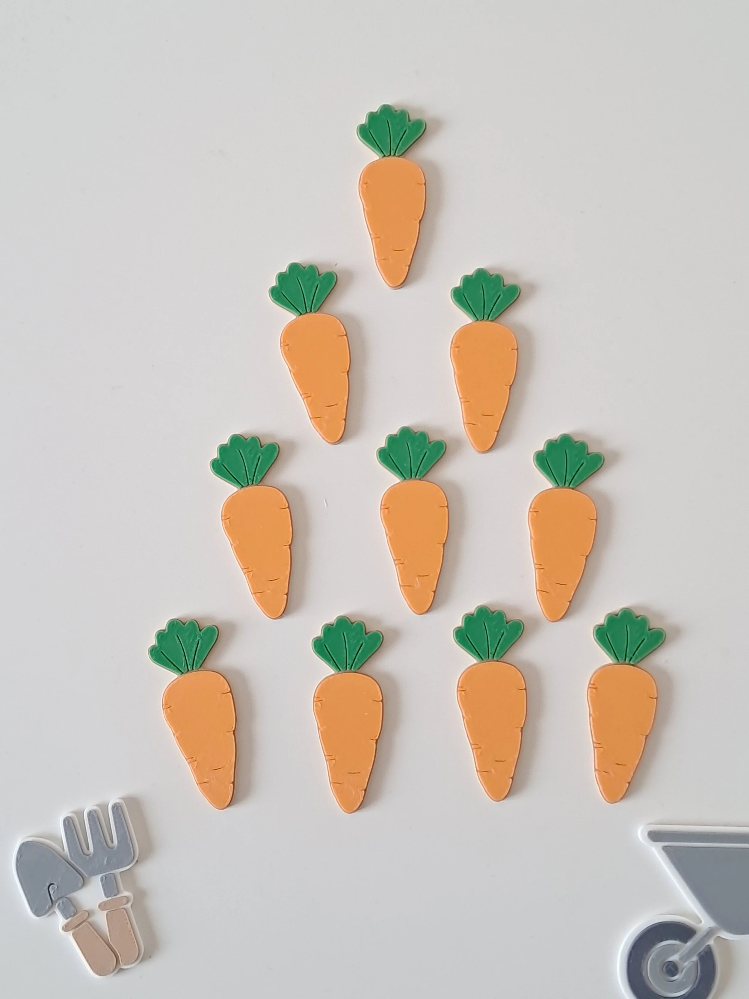 Lot de 10 petites carottes , tri, comptage, mini monde