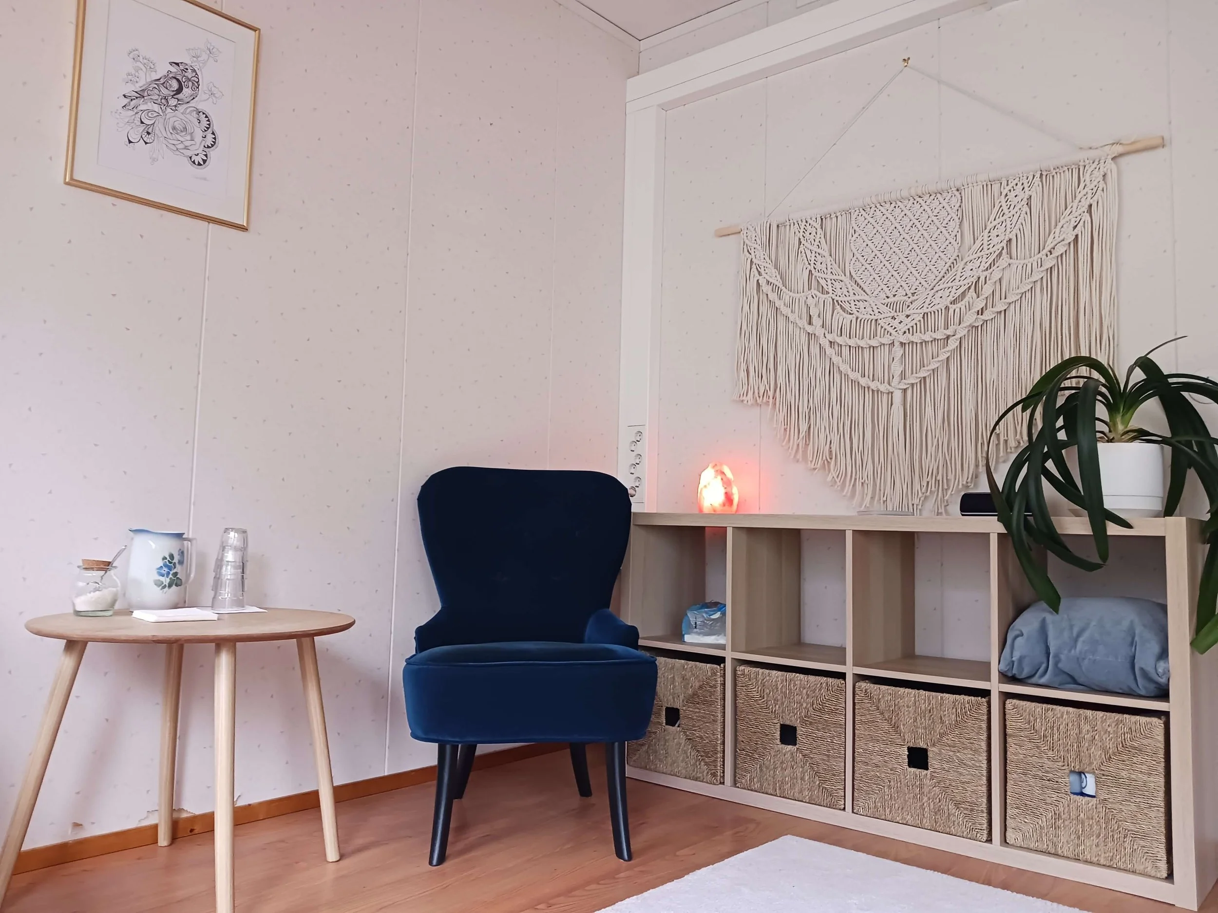 Tunnelmallinen ja kaunis hoito- ja valmennustila luo turvallisen ilmapiirin kohtaamiselle.