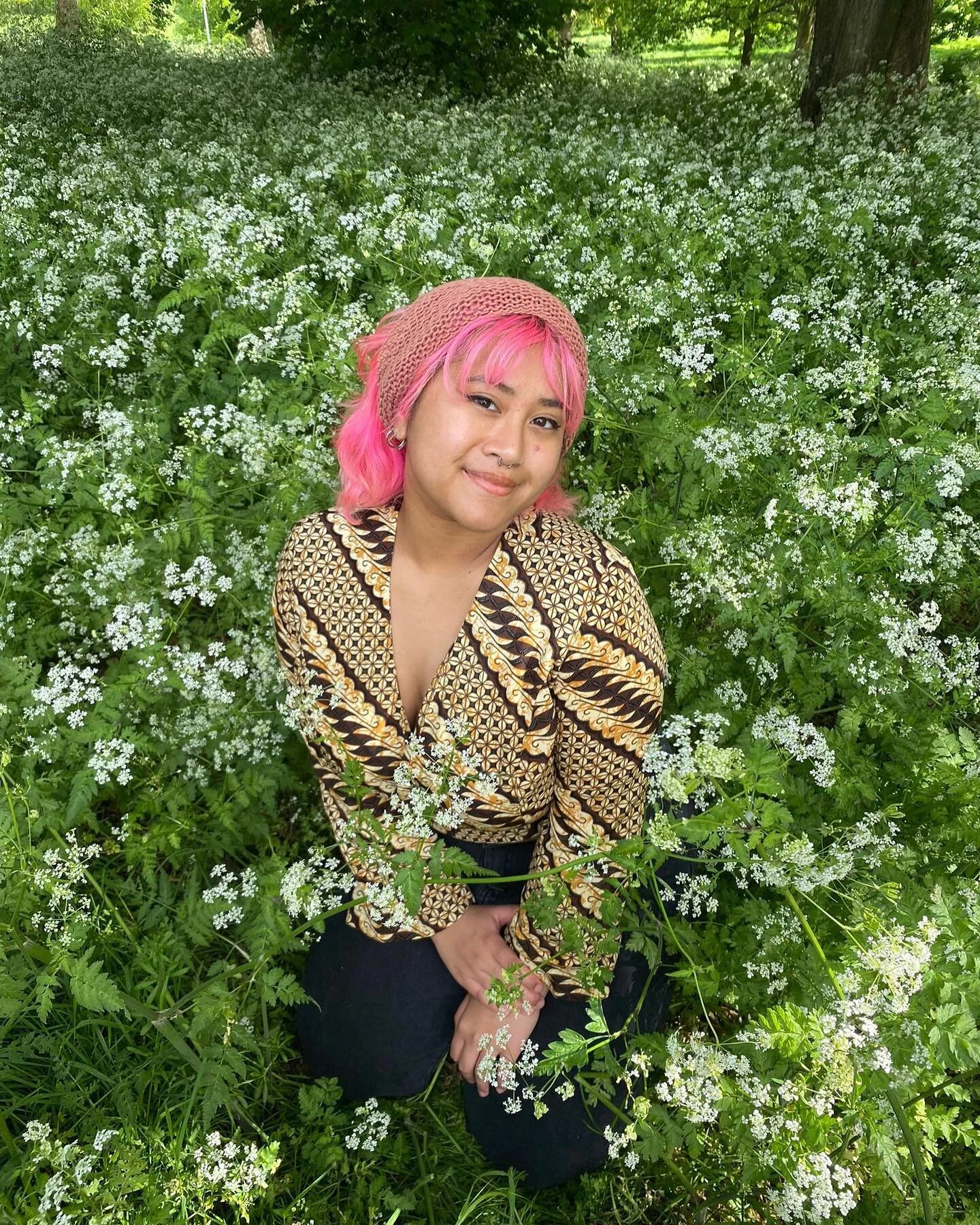 Pretty @mother.mira in her custom batik top in summer 🇬🇧! Thank you for these beautiful photos and for bringing us to UK with you! ❤️
.
#shereenpang #fashion #fashiondesigner #fashiondesignermalaysia #custommade #custommademalaysia #custommadedress
