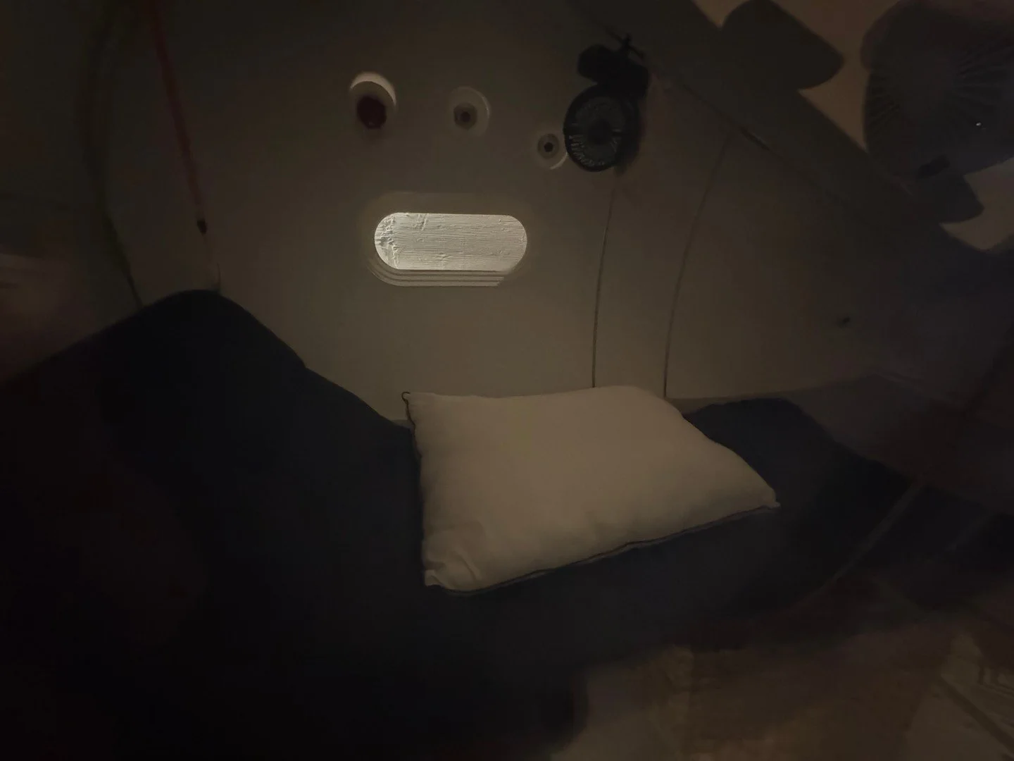 Unlock faster recovery in just minutes.
Ever wondered why pro athletes swear by hyperbaric oxygen and red light therapy? These aren’t just buzzwords—they’re game-changers for muscle repair, inflammation, and long-term health.
Pict