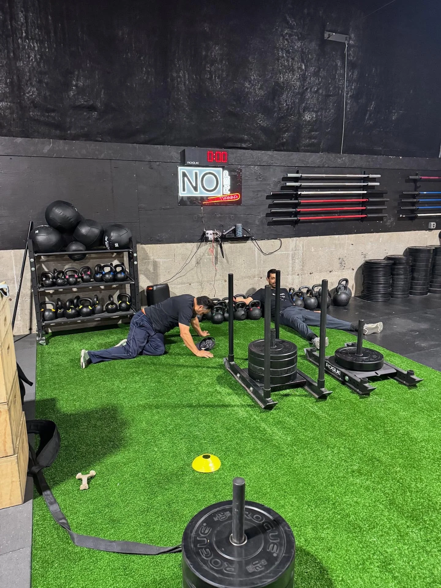 What one weekly class can do for your team 🏋️‍♂️💼
A single weekly corporate session can transform the morale and connection of your business team.
These sessions go far beyond fitness — they build communication, trust, and shared growth.