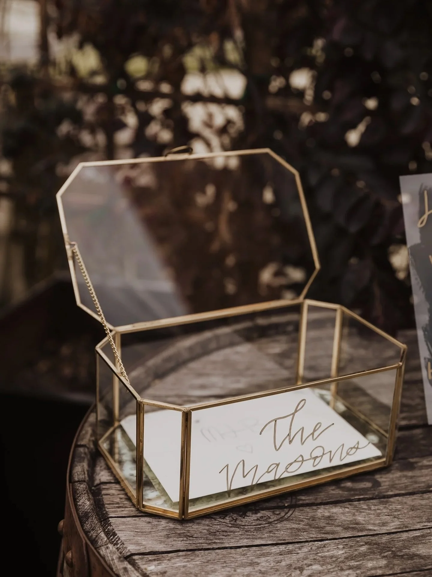 I don&rsquo;t think a lot of people realize that I have card boxes for rent, like this one! So here&rsquo;s a post reminding you that I do! I have several in the rental inventory to choose from :)

Photo by me when I use to be a wedding photographer 