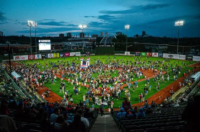 Edmonton Riverhawks: Dingers, Drinks and Dawgs