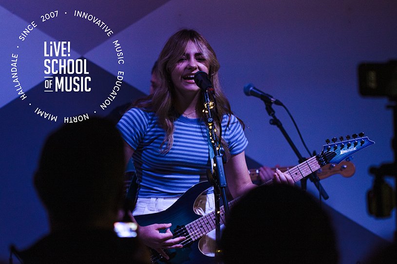 Maddy Singer at LIVE IMG_1223 copy.jpg