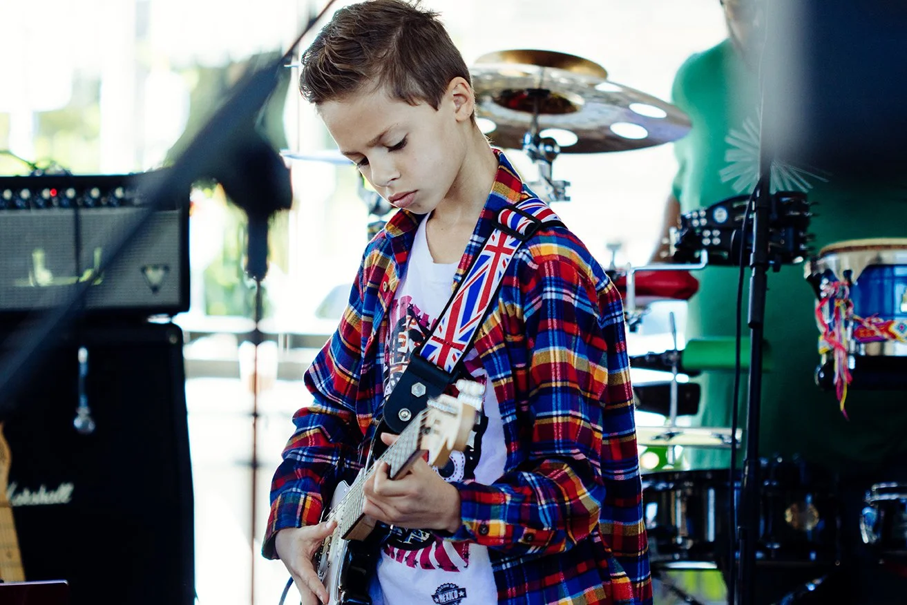 WYNWOOD YARD GUITAR PLAYER MUSIC SCHOOL MIAMI.jpg