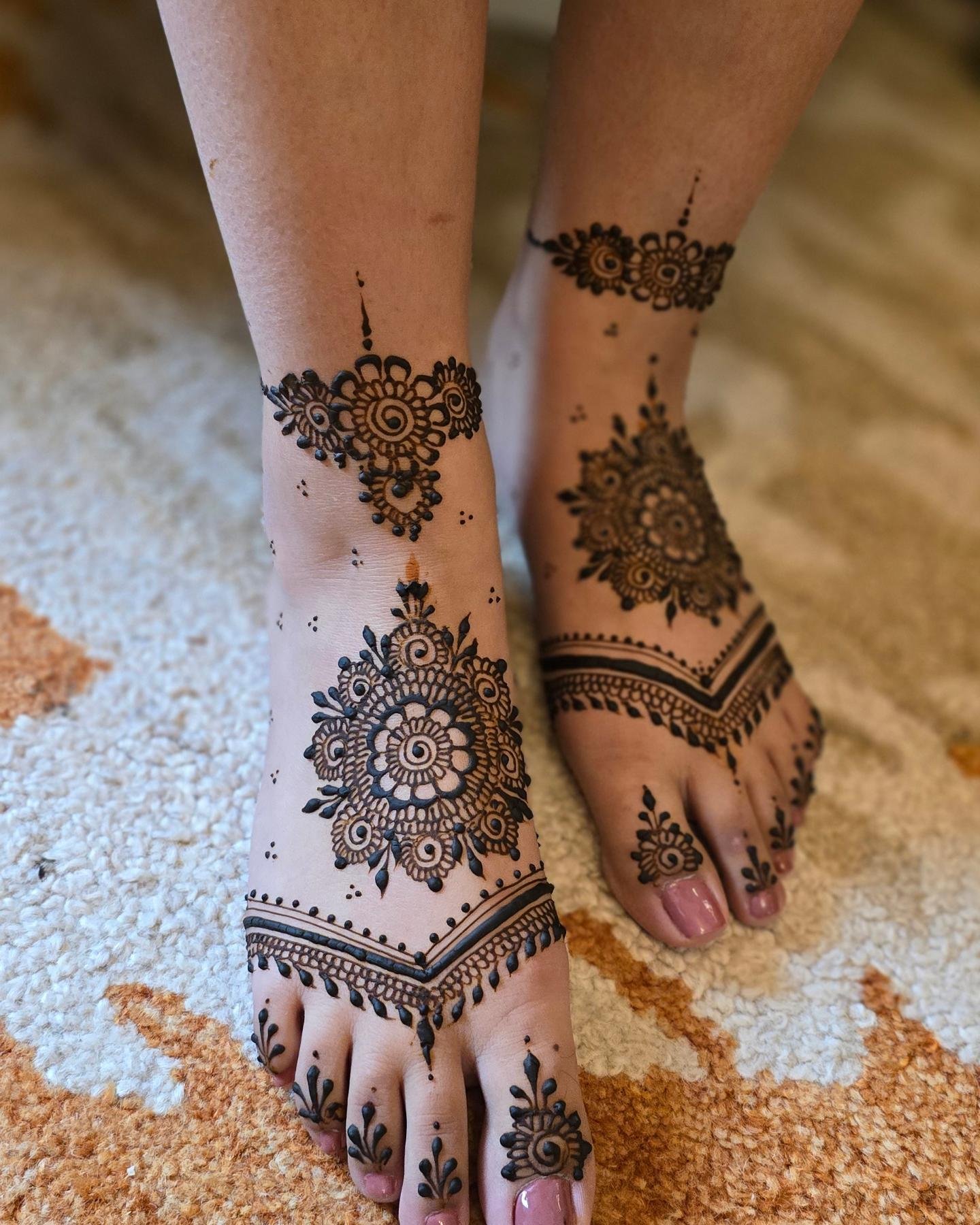 Bridal henna feet 🍀🎊
_____________________________________
✿ Booking Open for 2024 &amp; 2025✿~
📩email for bookings/inquiries 
neetithakor@gmail.com
~Call/Whatsapp : +1 4087919065
💻 Check out more details on my website
www.hennabyneeti.com
______