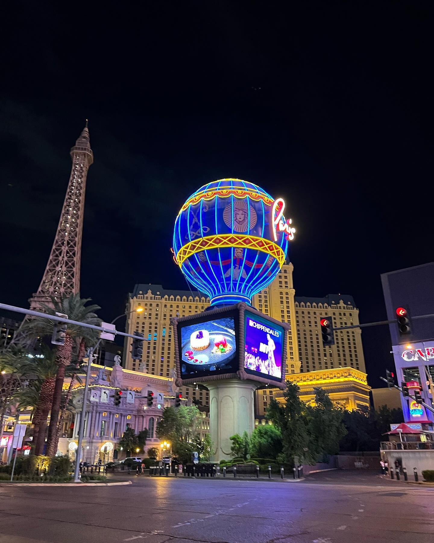 Best layover ever 💐💯#lasvegas and I didn&rsquo;t even gamble a cent. @andi.muskaj is such a good influence 😍#lv #nevada #casino #tourist #sincity #layover #spiritairlines I enjoyed my big ole seat courtesy of Spirit