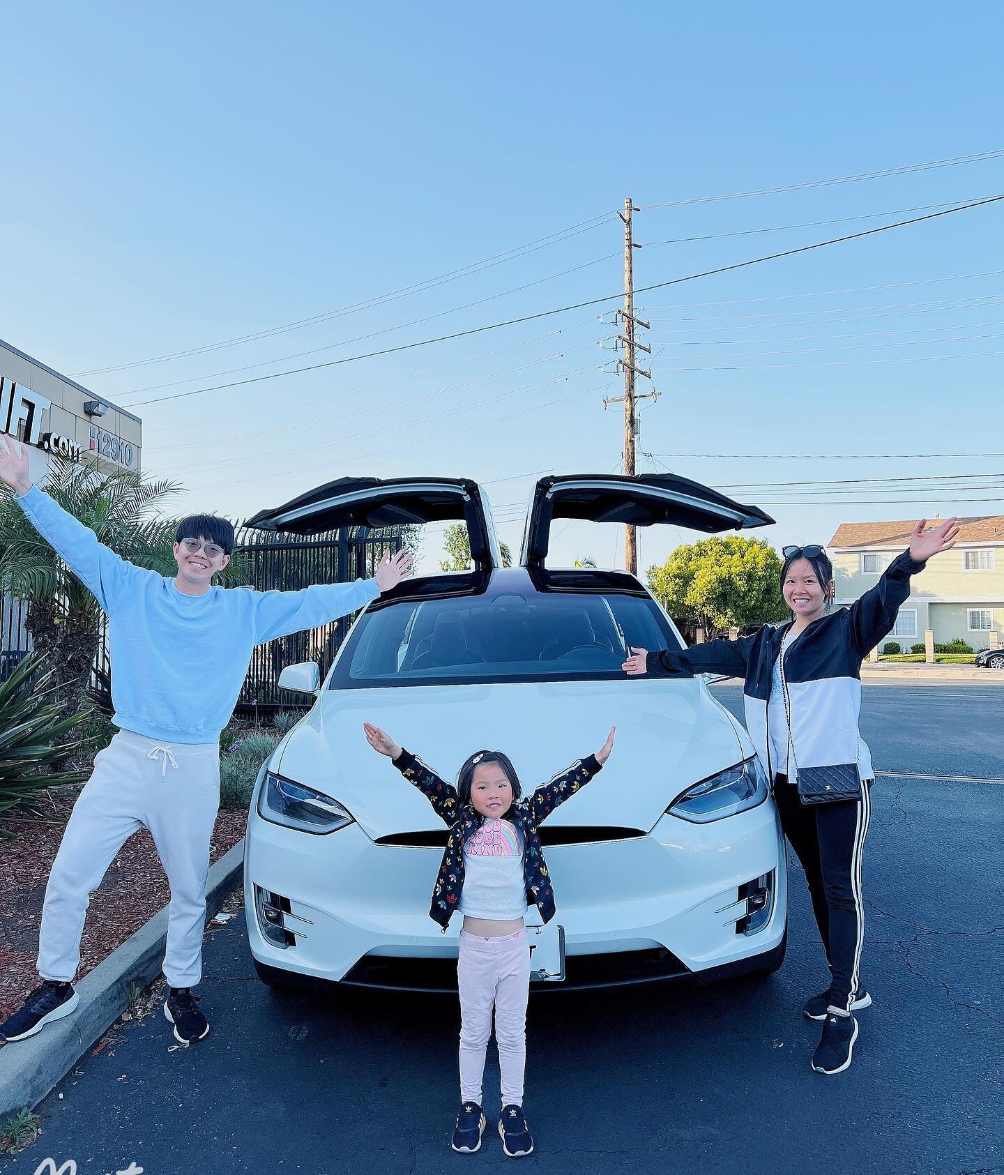 We got a bigger car! Can you guess why? We also named it Baymax. Do you have a name for your car? #teslamodlex #teslaplaid #babycar