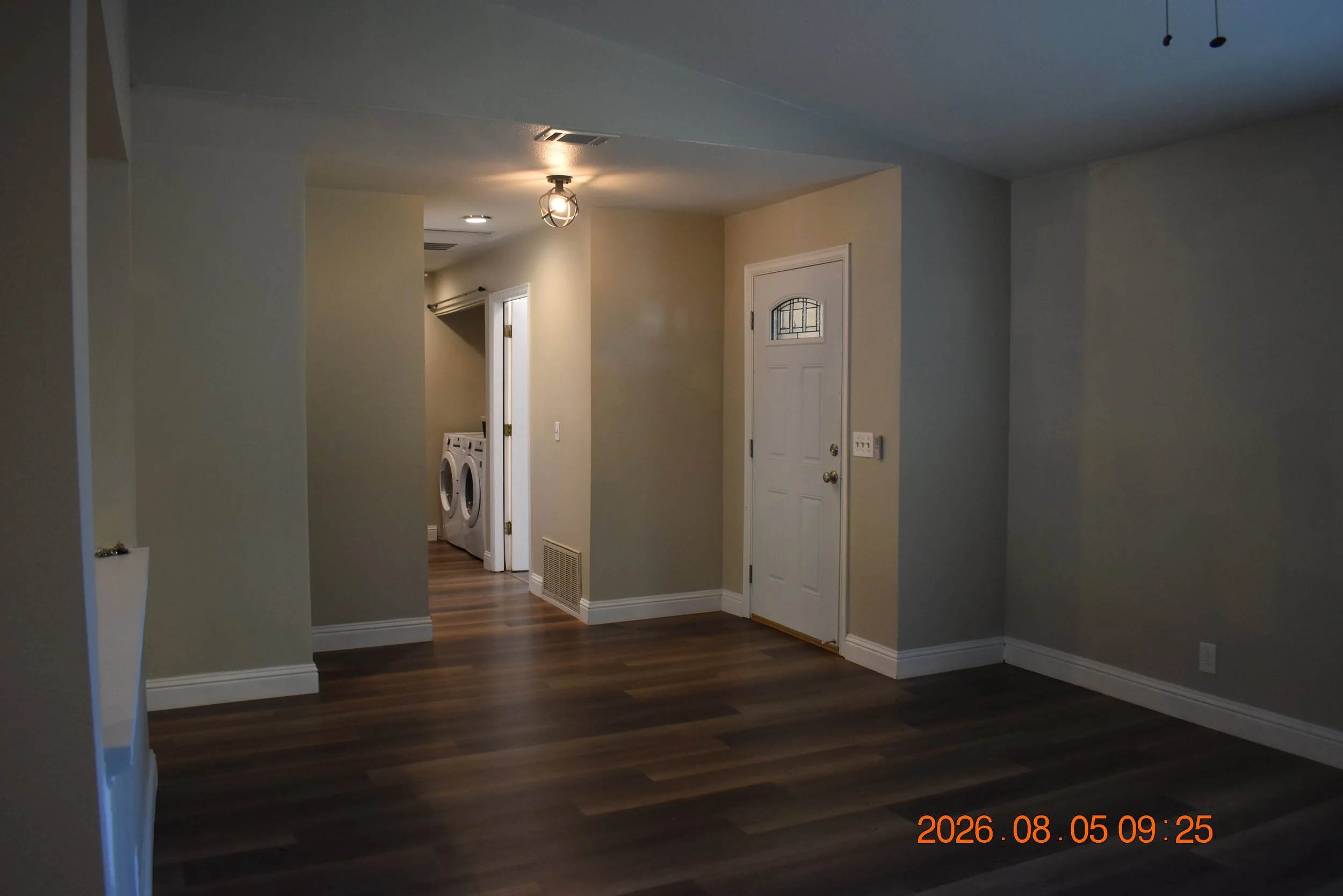 2. living room 1.JPG