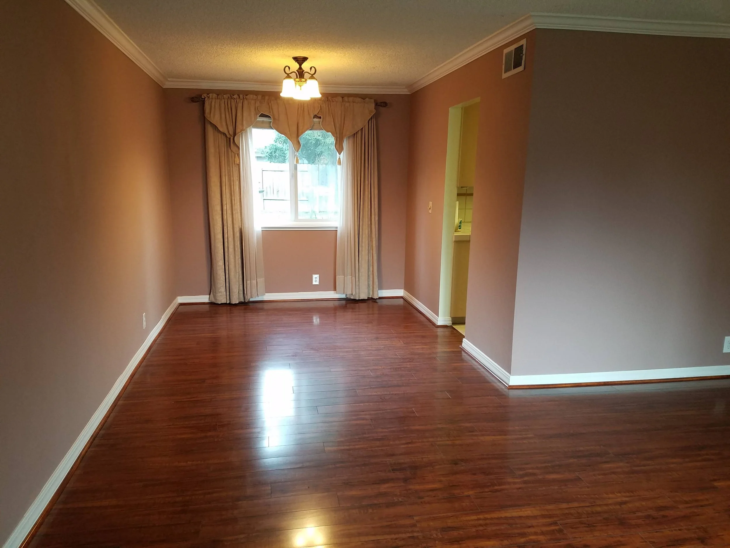 Pic11DiningRoom-1 copy.jpg