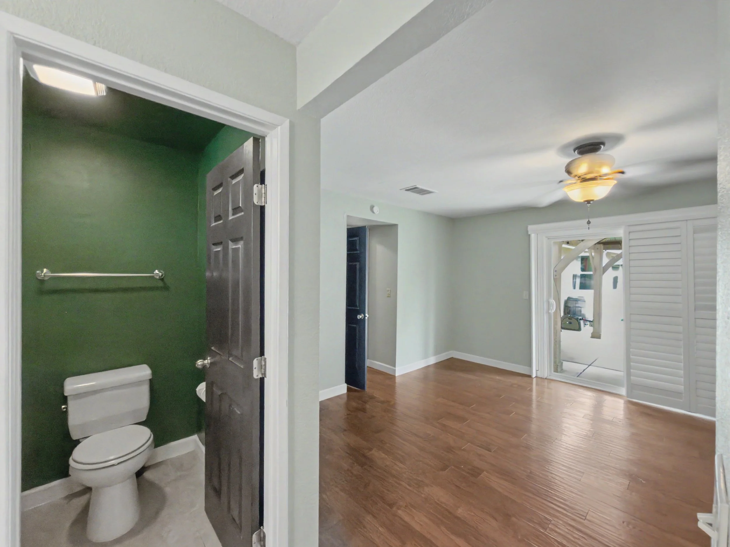 17. Master Bath:Room.jpg