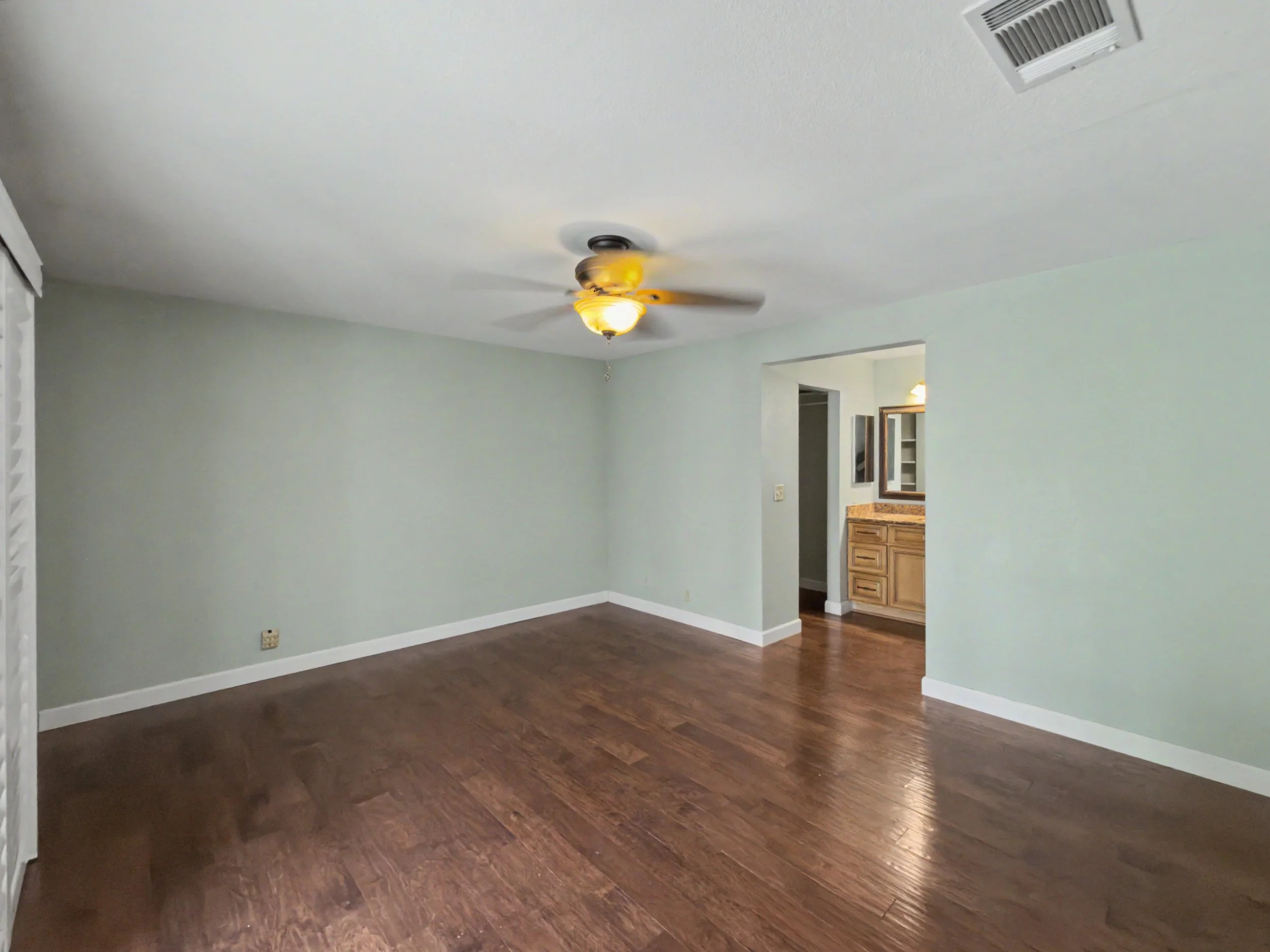 16. Master Bedroom.jpg
