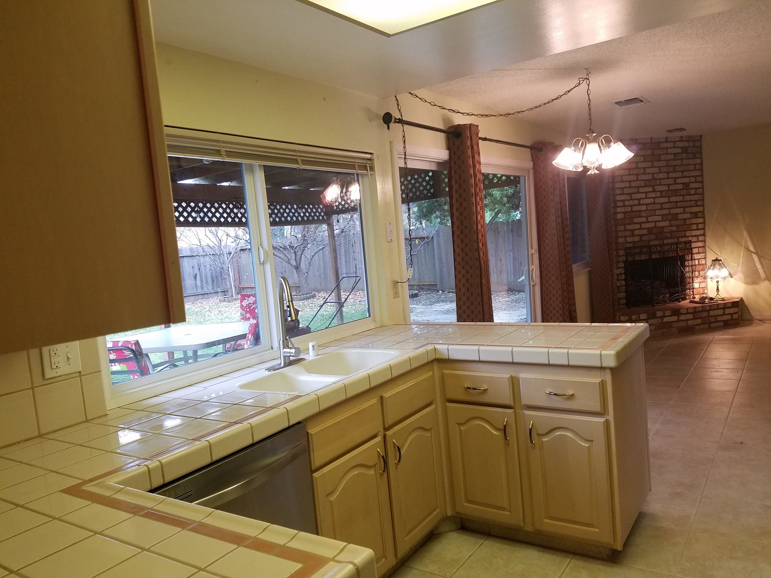 Pic5Kitchen3 copy.jpg