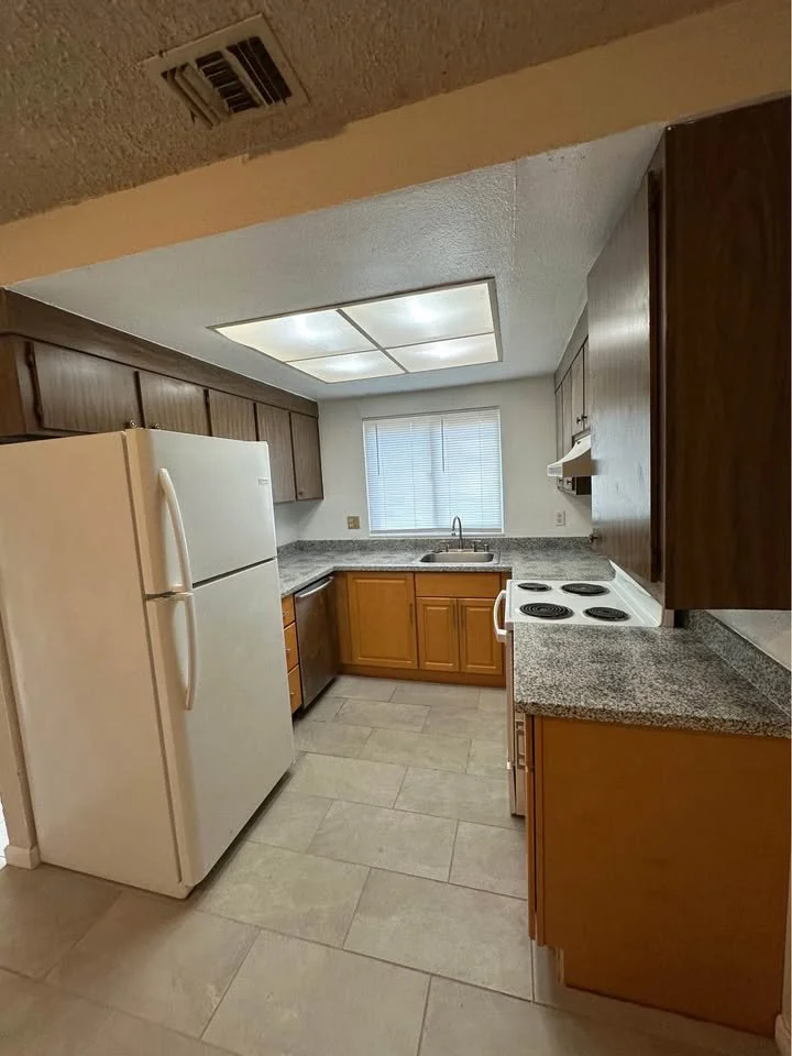 5. kitchen.jpg