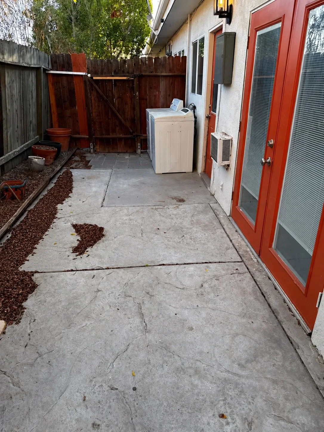 Rear Yard side 1.jpeg