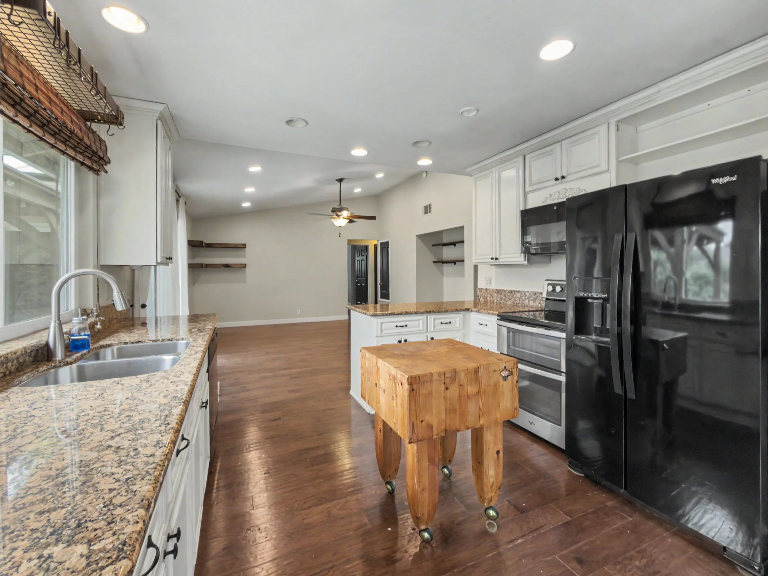 6. Kitchen.jpg