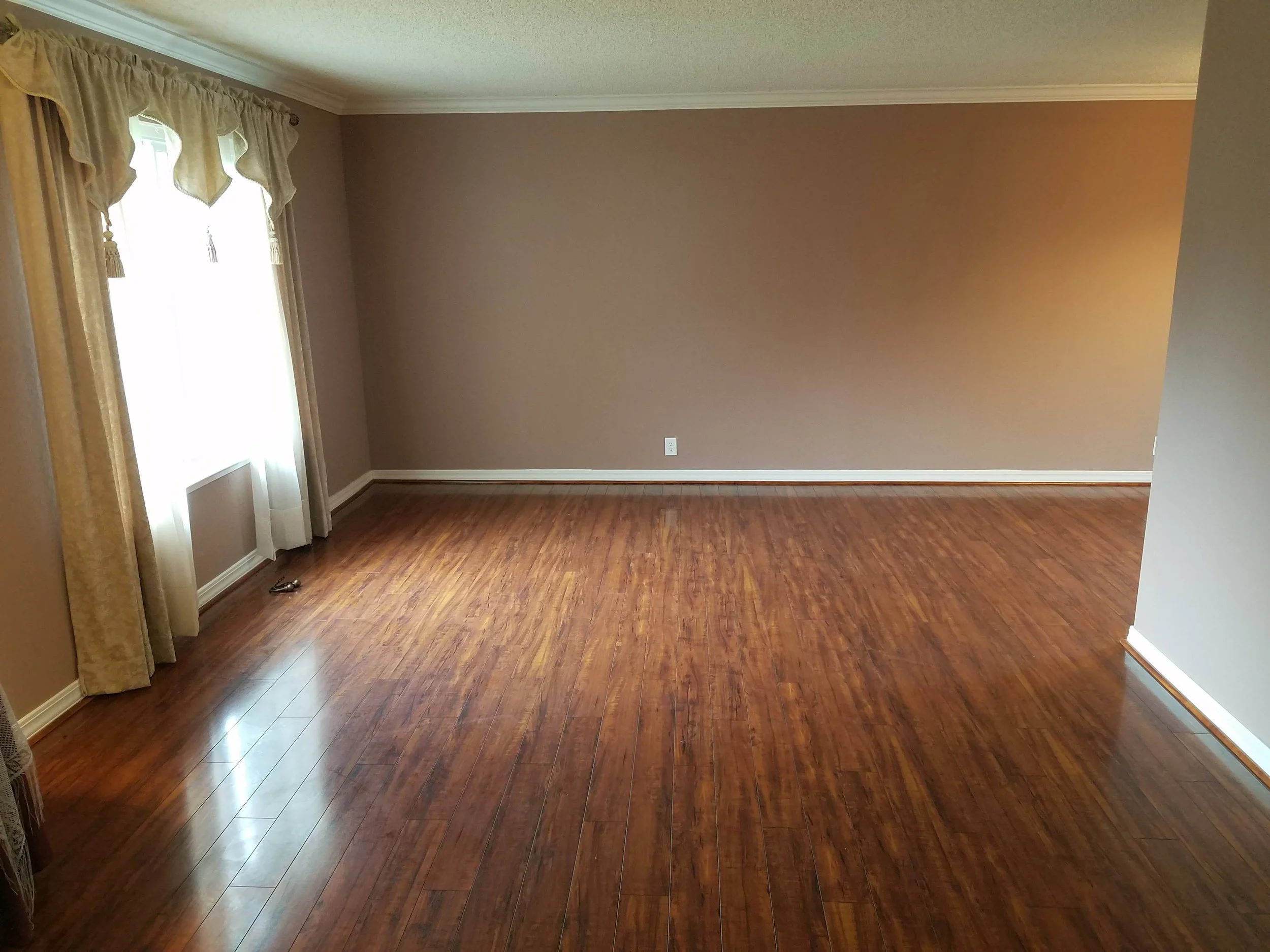 Pic12LivingRoom-1 copy.jpg