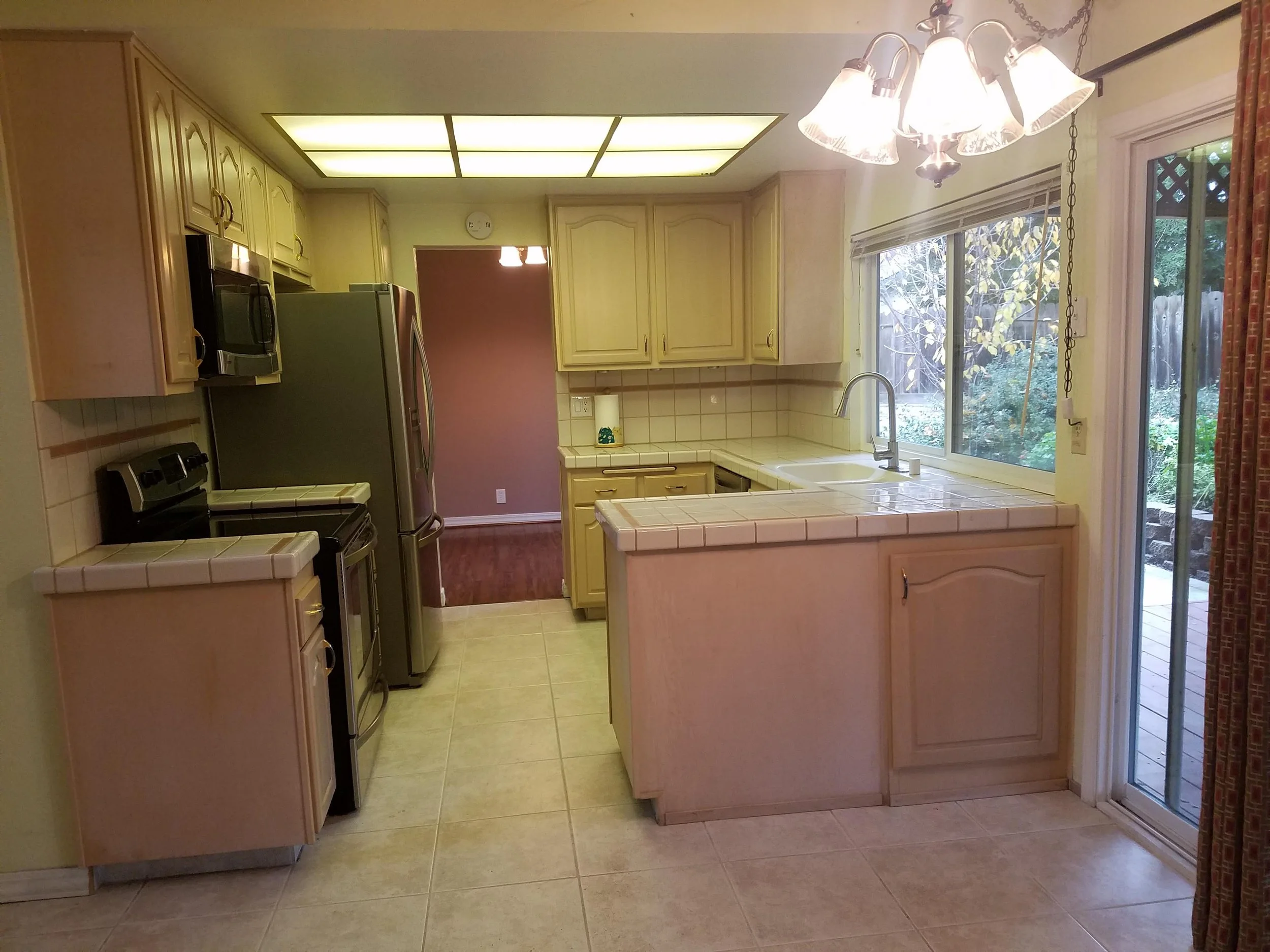 Pic7Kitchen5 copy.jpg