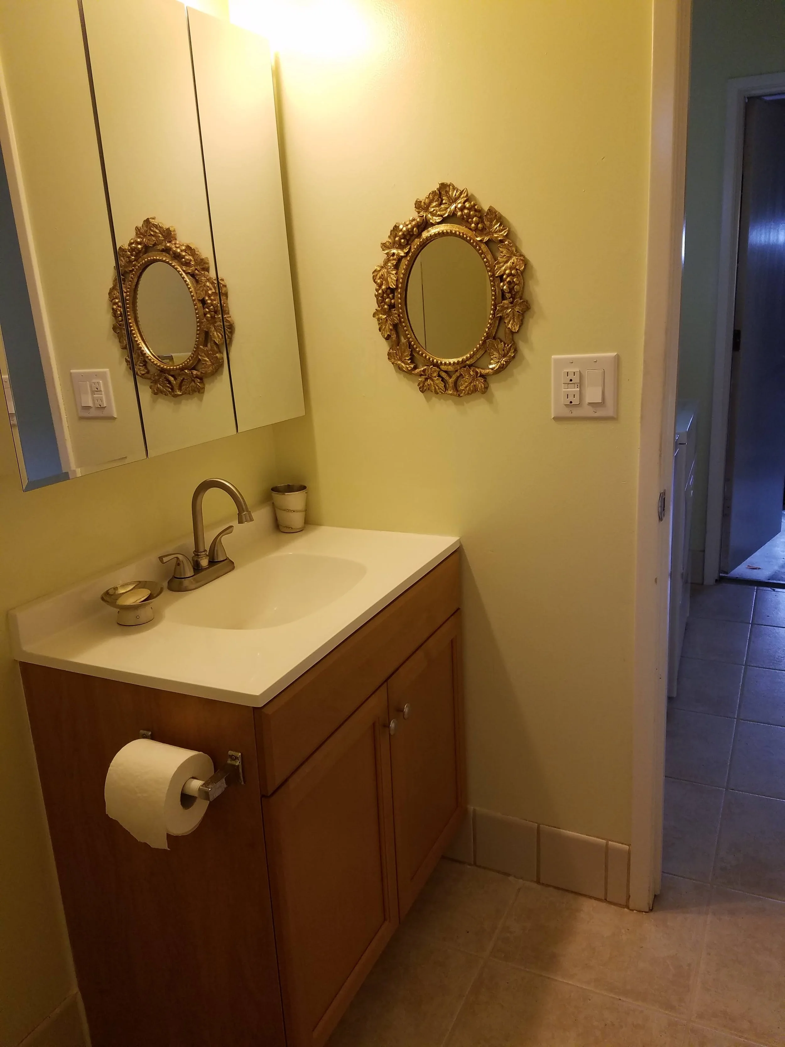 Pic15BthRomDwnStrs-1 copy.jpg