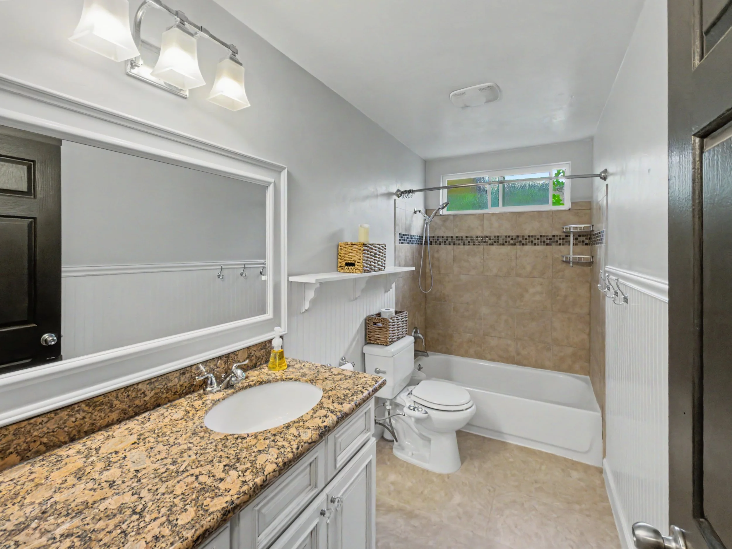 14. Second Bathroom.jpg