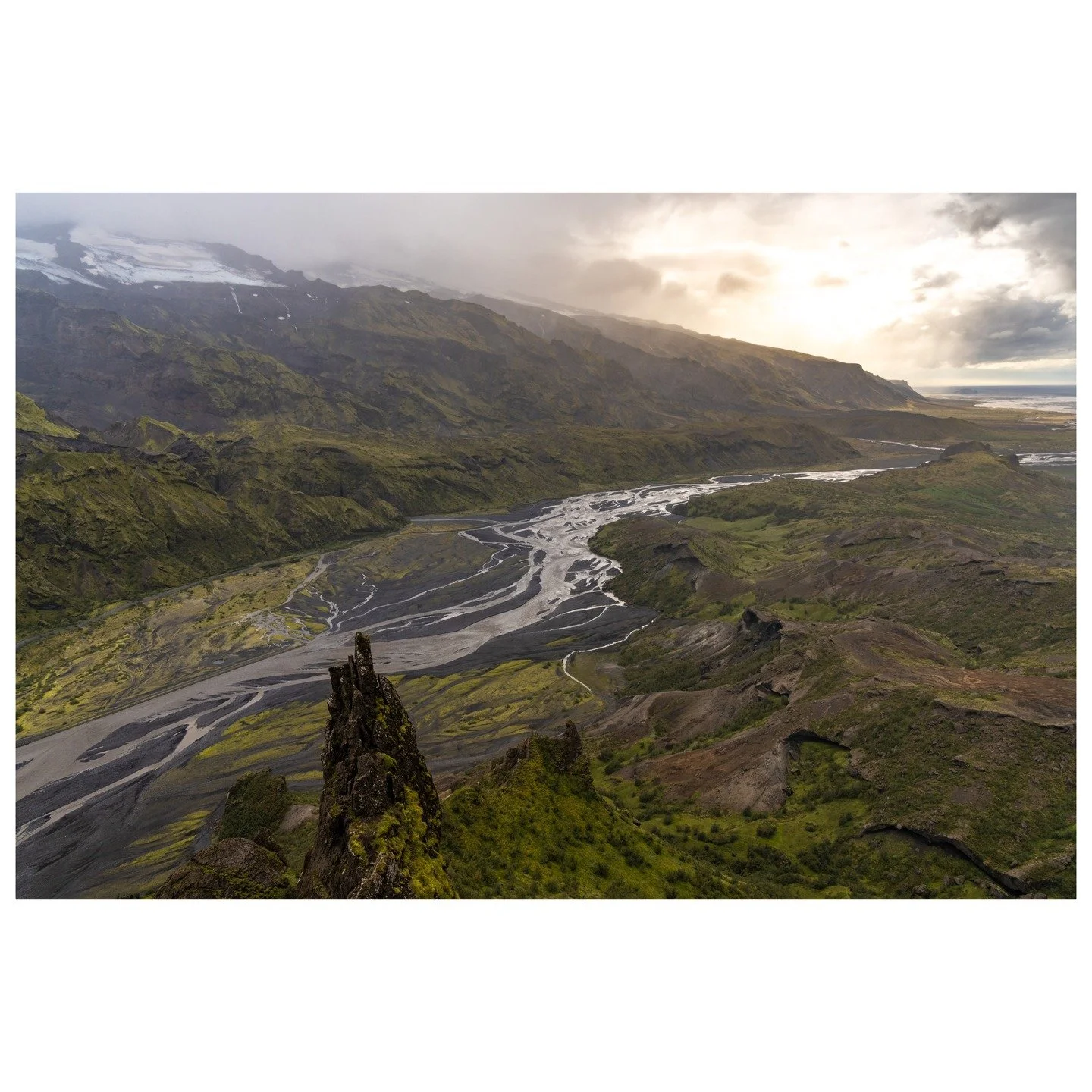 Where glacial rivers carve stories into ancient black sand, and moss-draped mountains cradle the silence between three mighty glaciers. Valahn&uacute;kur peak reveals &THORN;&oacute;rsm&ouml;rk in its rawest poetry, a 360-degree theater where Eyjafja