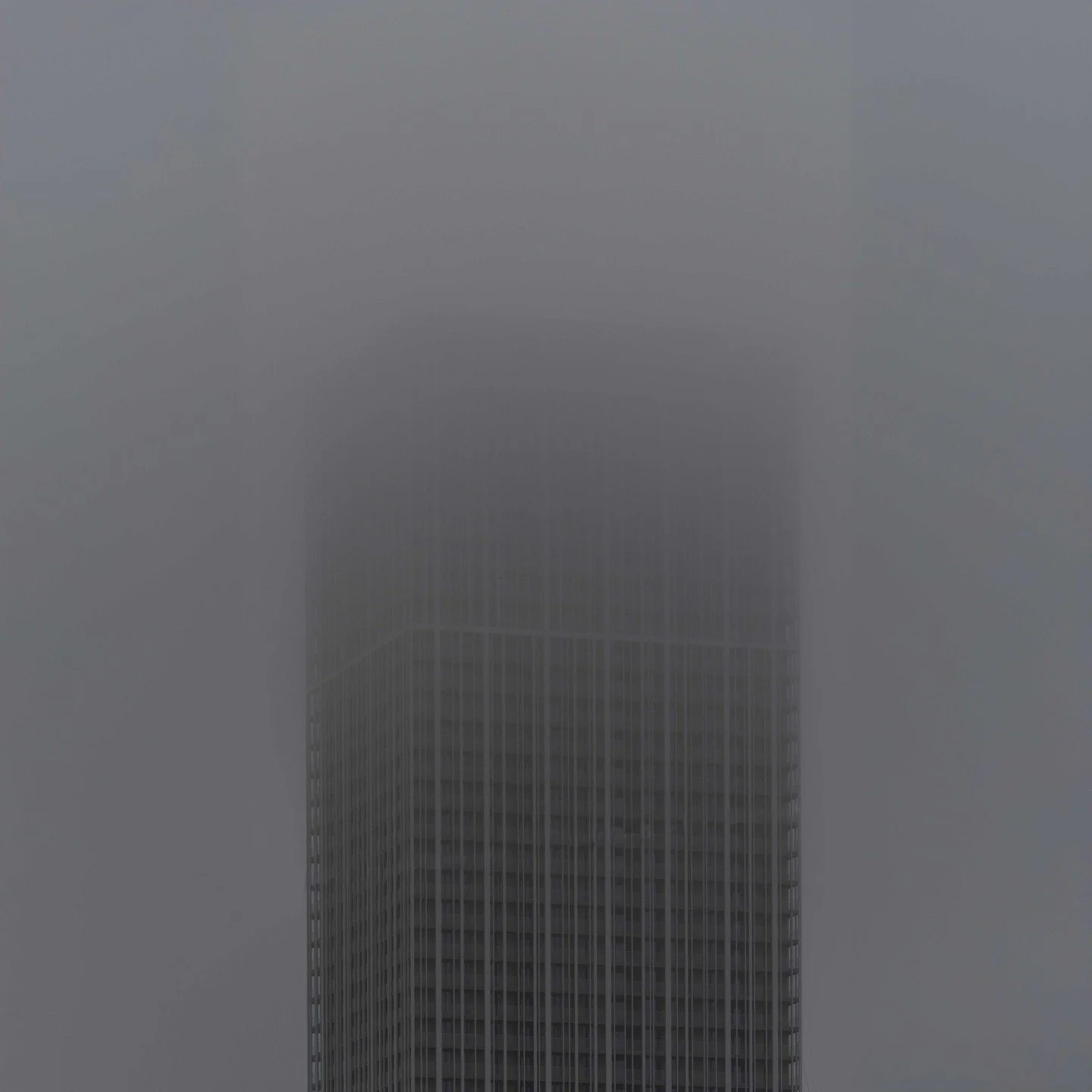 When Vienna disappears into mist, only the audacious remain visible. The VIENNA TWENTYTWO Tower stands sentinel in monochrome morning light, proof that even in the quietest moments, architecture speaks the loudest language of all.
📌 Vienna, Austria
