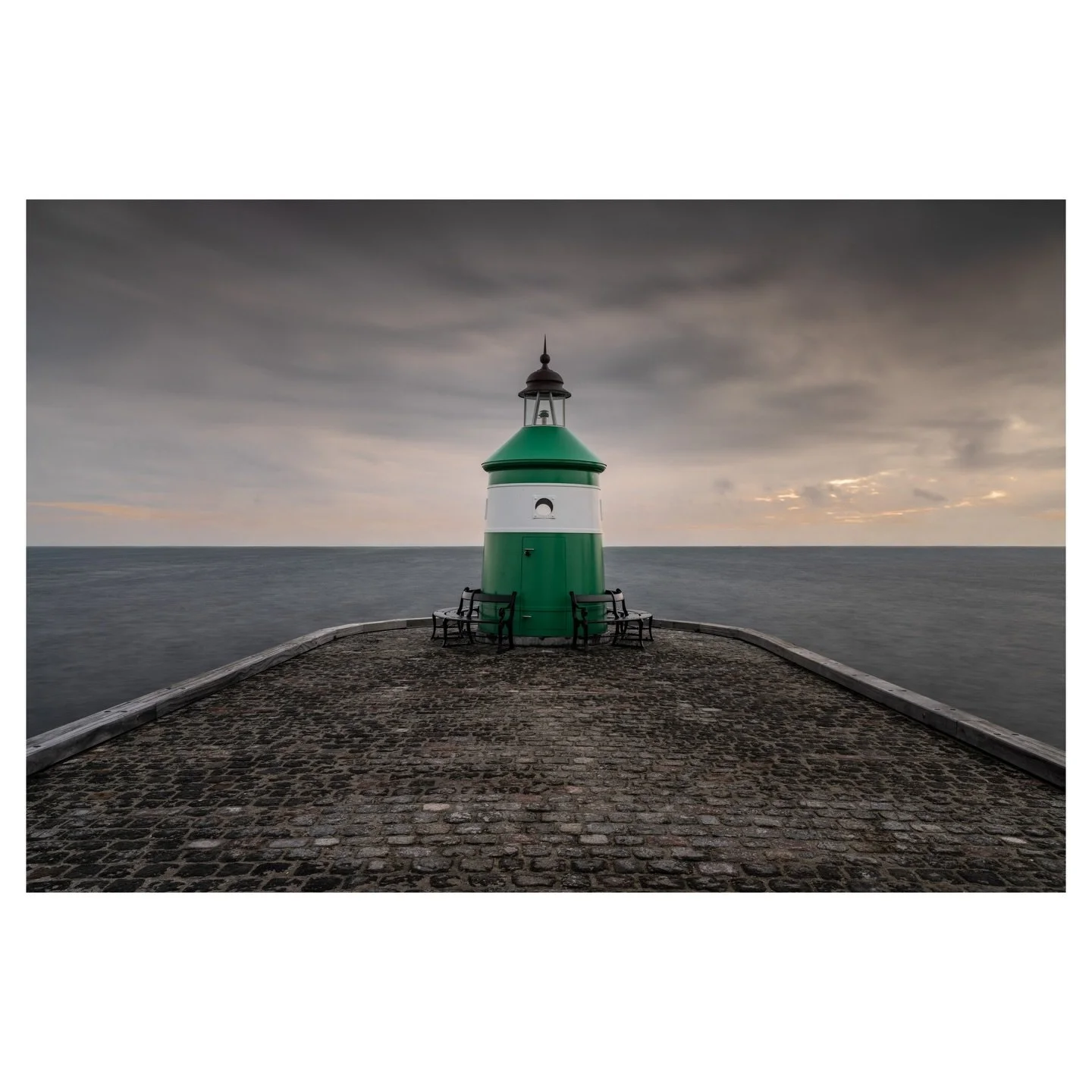Symmetry needs no explanation. Cobblestones converge, the horizon divides, and one green beacon holds the entire composition in place. Nothing added, nothing missing.
📌 Copenhagen, Denmark
✁&mdash;&mdash;&mdash;&mdash;&mdash;&mdash;&mdash;&mdash;&md