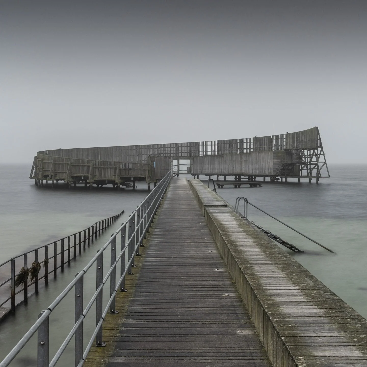 One path forward, the horizon erased. Where Danish design meets the open water, geometry fades into grey and everything becomes quiet.
📌 Copenhagen, Denmark
✁&mdash;&mdash;&mdash;&mdash;&mdash;&mdash;&mdash;&mdash;&mdash;&mdash;&mdash;&mdash;&mdash;