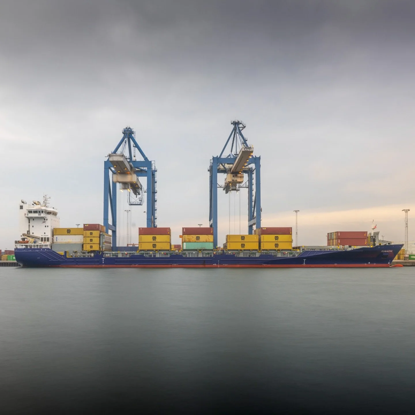Steel, water, silence. Copenhagen&rsquo;s port distilled to its purest form.
📌 Copenhagen, Denmark
✁&mdash;&mdash;&mdash;&mdash;&mdash;&mdash;&mdash;&mdash;&mdash;&mdash;&mdash;&mdash;&mdash;&mdash;
#balticsea
#cargophotography
#copenhagenport
#indu
