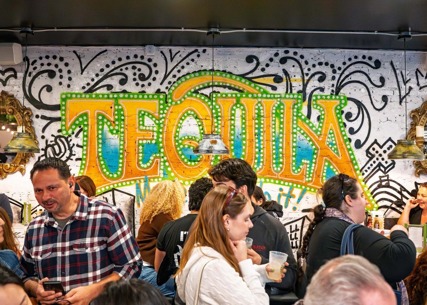 Sometimes you gotta read the room. 

 #dirtytaco #salsa #spicy #cocktails #mexicanfood #nassau #nachos #fooodddiieeee #mixeddrinks #tacos