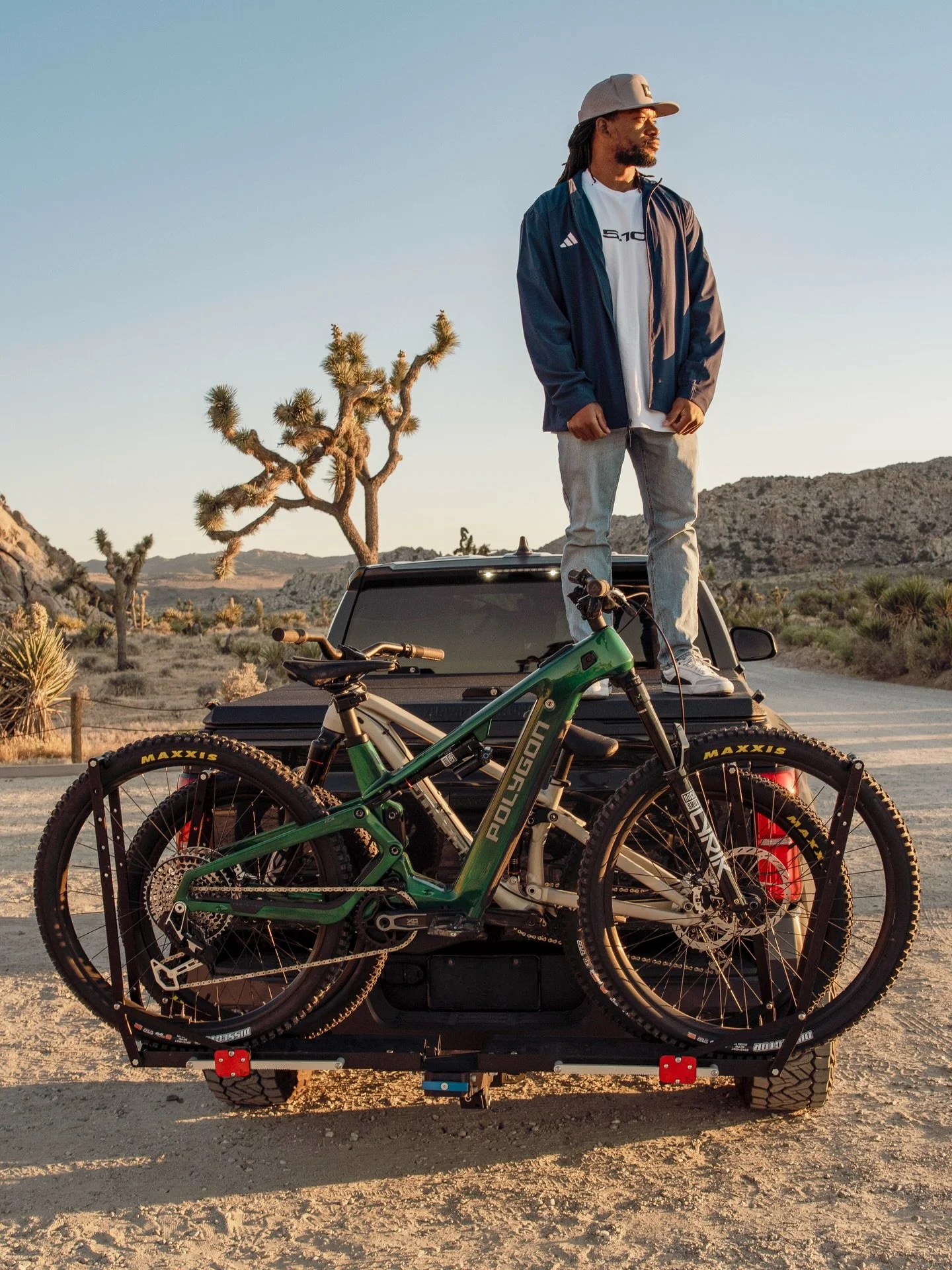 Brief pause before heading to Sea Otter. 📷 @pavel_fetisov_corgrain 
__

#joshuatree #bikes #travel