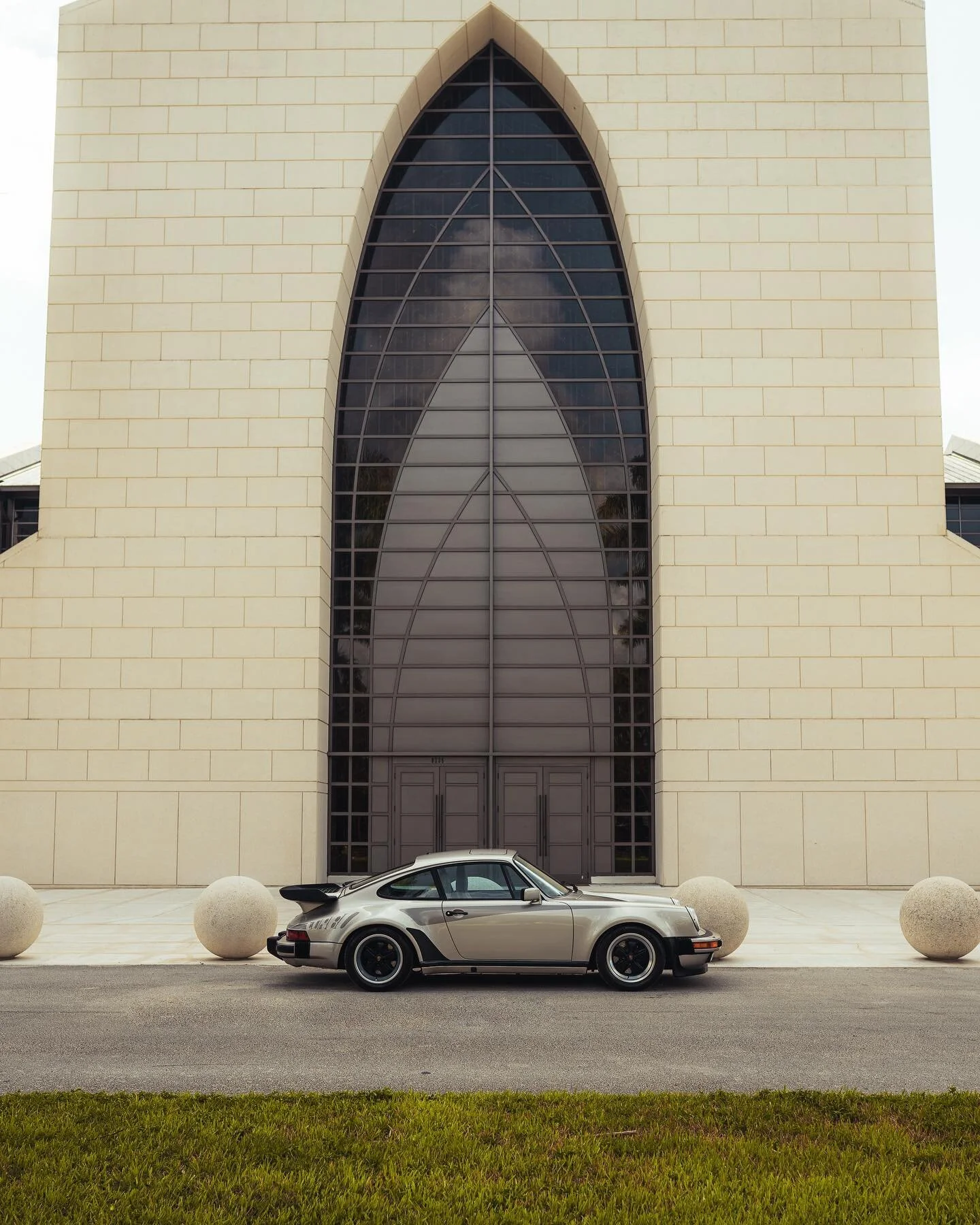 Spontaneous locations always come out the best 🤟🏻

#automotive #carphotography #porscheclub #porsche #porsche930 #930turbo #vintagestyle #vintageporsche #aircooled #oldmoney #carlifestyle