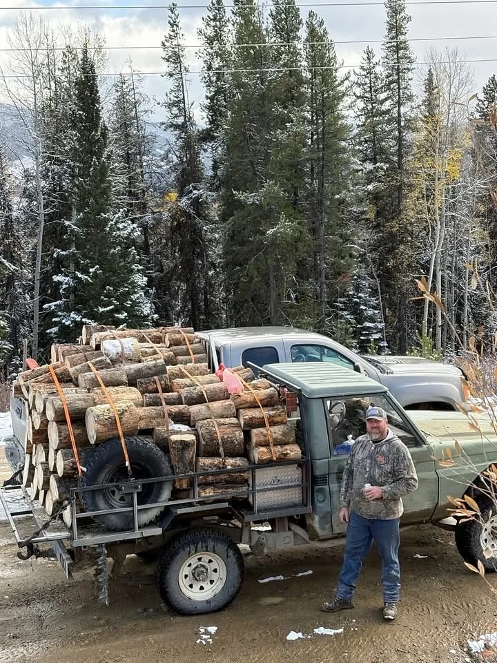 Early-season snow is piling up fast in the East Kootenays, and so are the to-do lists! ❄️ The @cranbrooksnowmobileclub crew&rsquo;s been stacking wood and getting the warming shelter ready before winter fully sets in.

Because the adventure doesn&rsq