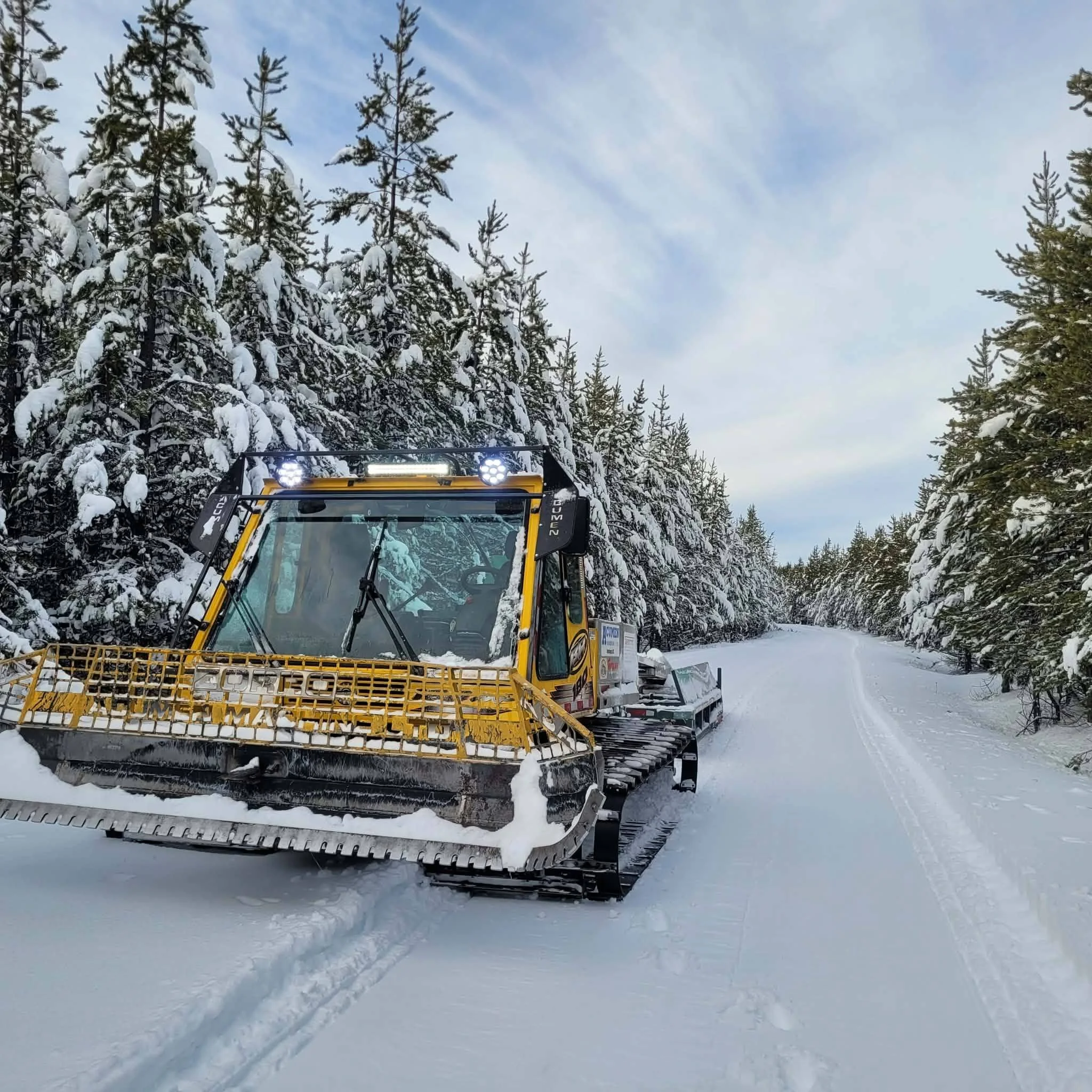 A fun weekend is shaping up for Kamloops riders! 

Big thanks to Leo and the team at the @kamloopssnowmobileassociation  who&rsquo;ve been out getting things ready. Conditions are coming together, and it&rsquo;s looking like a great start to the seas