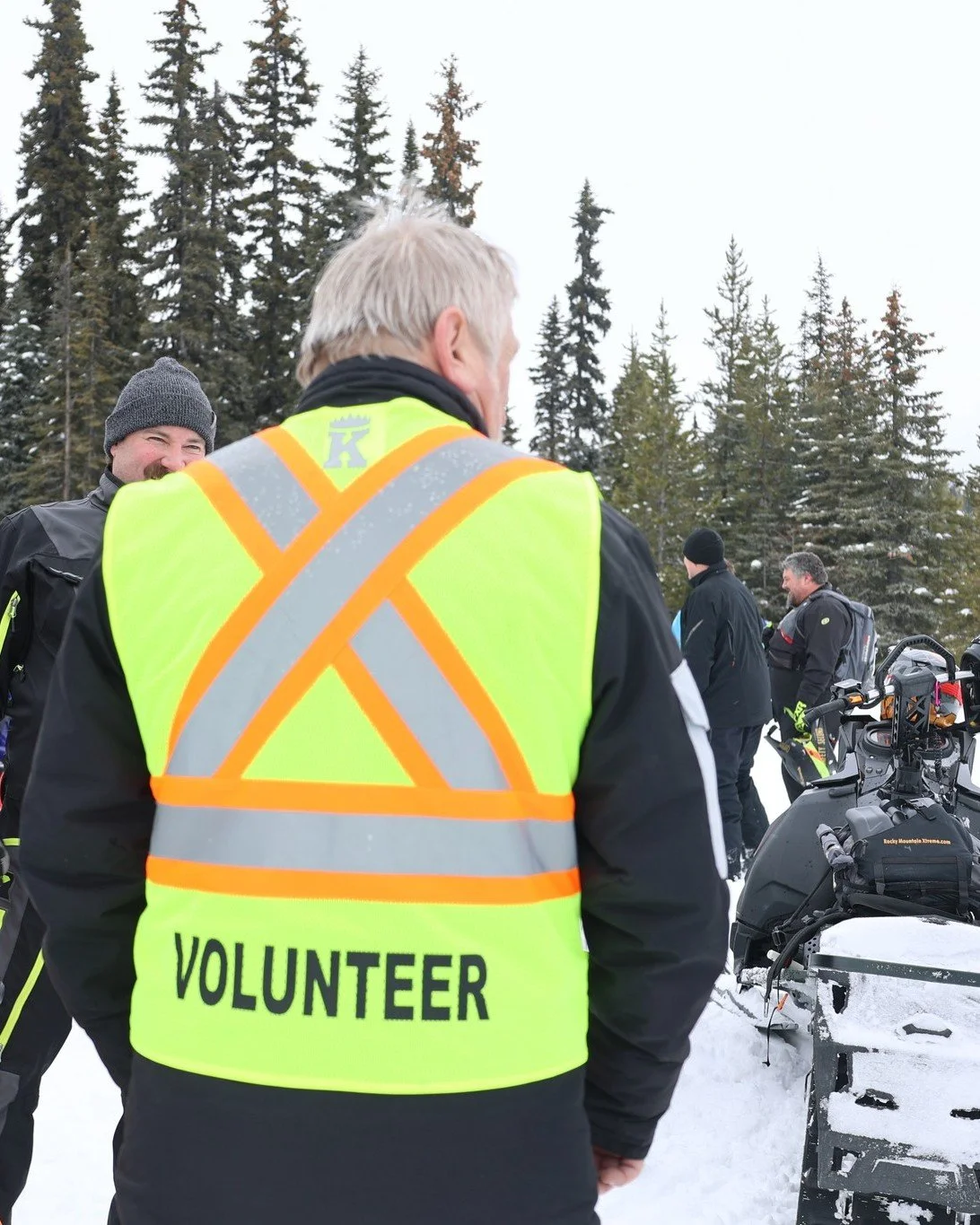 COOL IDEA ALERT:  Shoutout to the @kamloopssnowmobileassociation  for these new volunteer vests &mdash; and honestly&hellip; we&rsquo;re kind of obsessed.

It&rsquo;s a simple idea, but a powerful one.

These vests make it easy for riders to spot a v