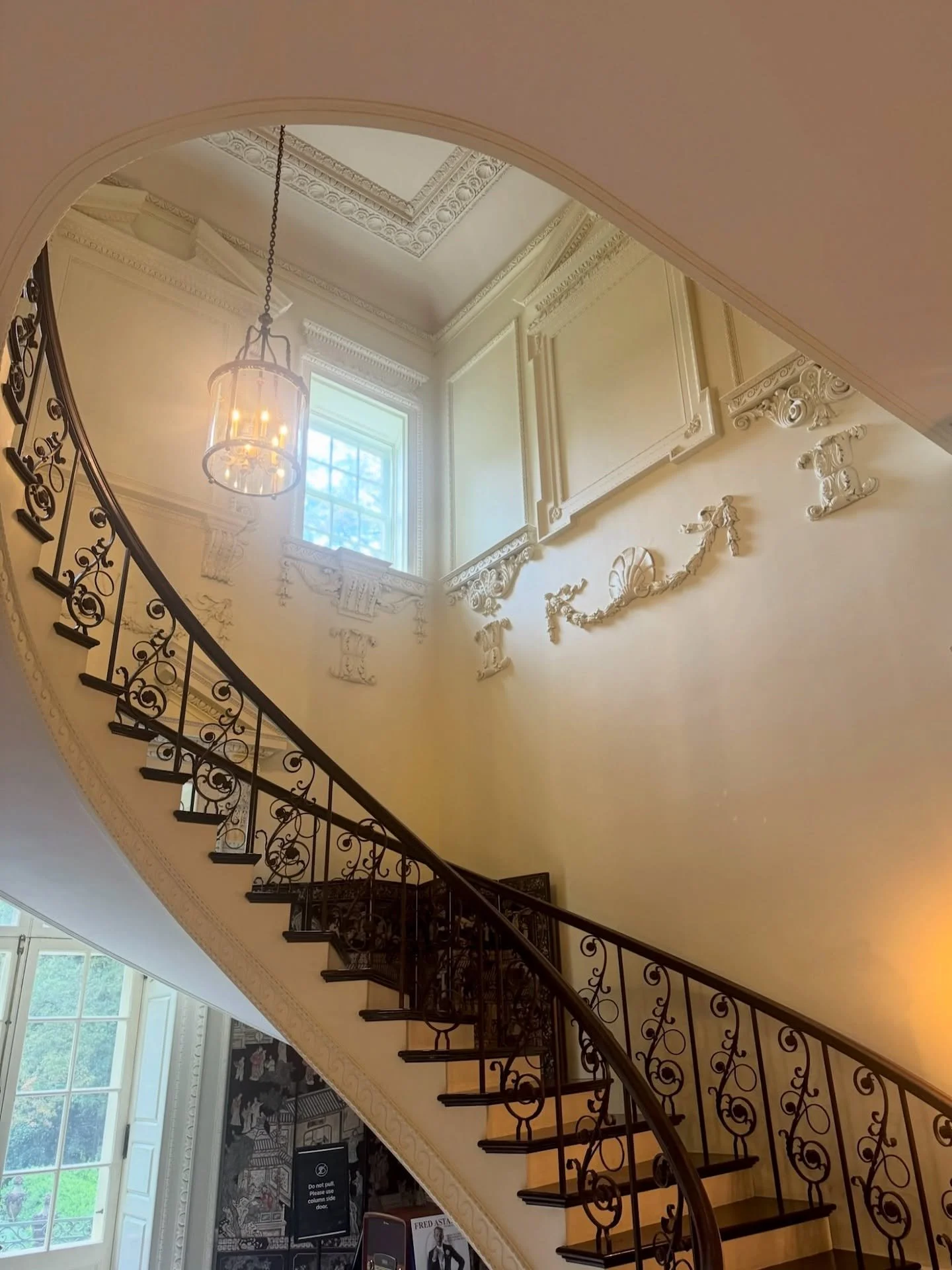 Had the chance to tour the Swan House recently, and what a treat it was to step inside such a beautiful example of Atlanta&rsquo;s architectural history. Every room felt like a tribute to craftsmanship&mdash;the intricate millwork, the soft play of c