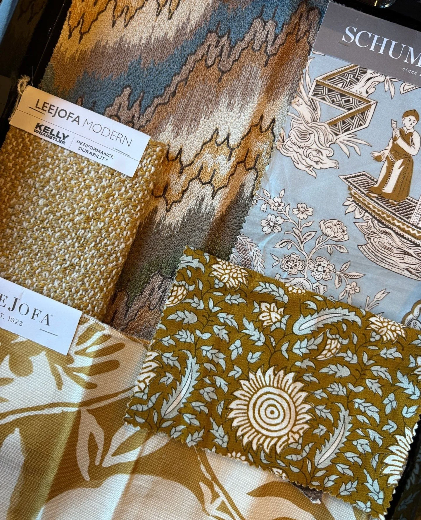 The living room in this Morningside project is where the layers really come together!⁠
⁠
A mix of @leejofa and @schumacher1889 fabrics brings pattern and personality without ever feeling overwhelming. Each piece was chosen to work with the next&mdash