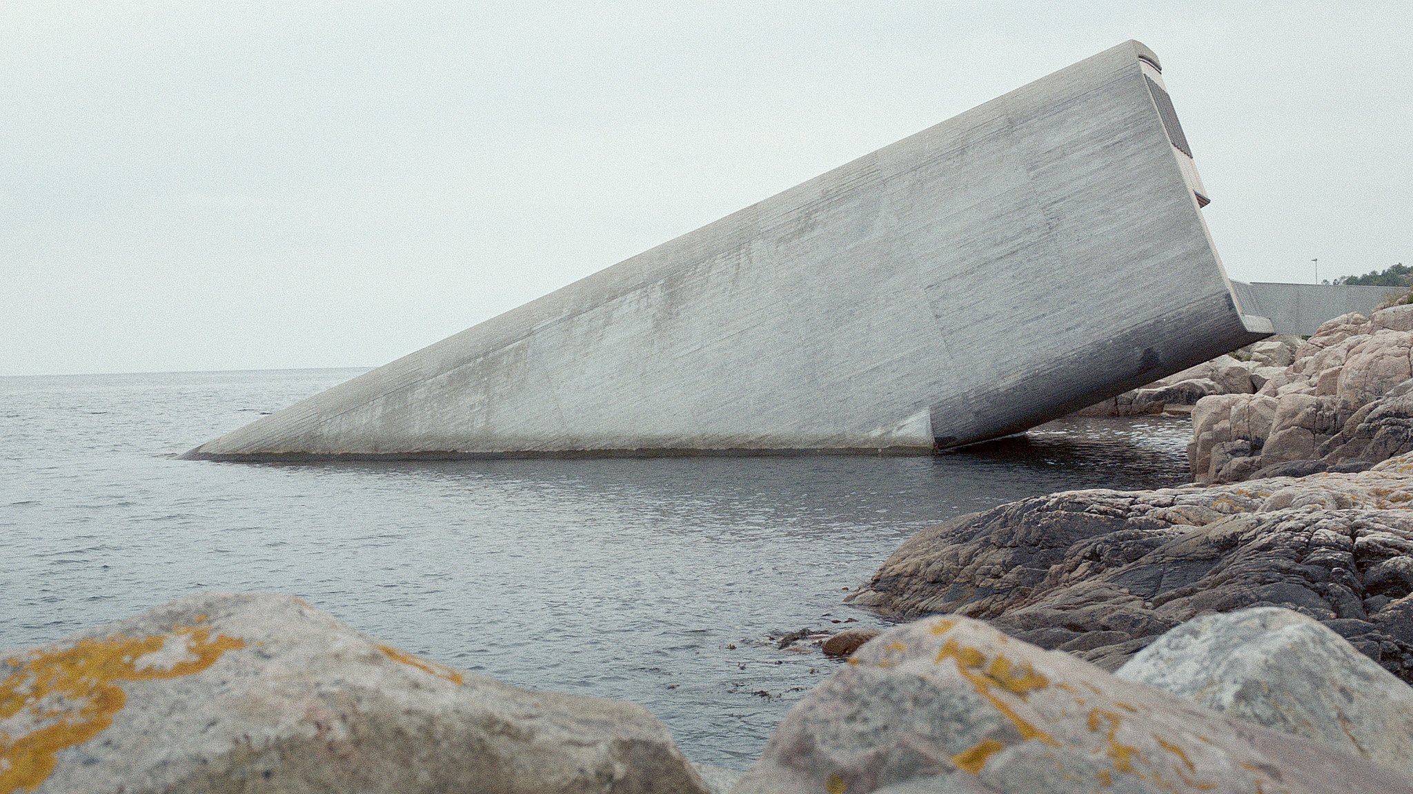 TWBTS_09_RESTAURANT ABOVE WATER.jpg