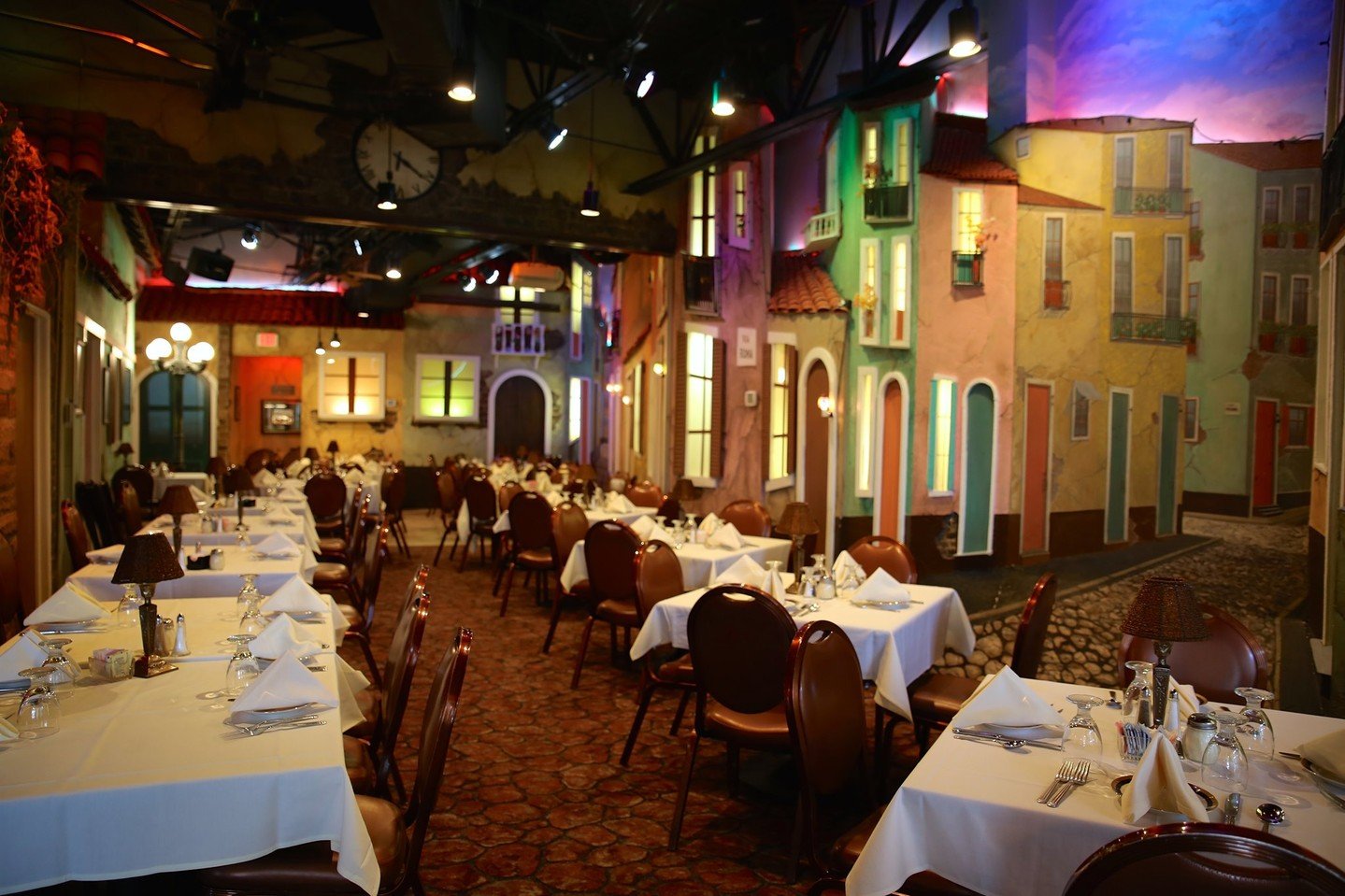 In life&rsquo;s more tender moments, having a comfortable place to come together matters most. We&rsquo;re honored to provide a welcoming setting for funeral luncheons and meaningful gatherings of all kinds.

Contact us today to learn more about our 