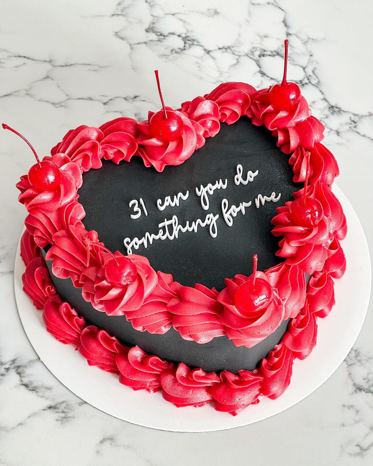 @champagnepapi @21savage ❤️&zwj;🔥

8&rdquo; two layer heart cake with black vanilla buttercream, red buttercream piping, cherries &amp; @floraldust_ acrylic cake charms ✨

#heartcake #drake #birthday #baker