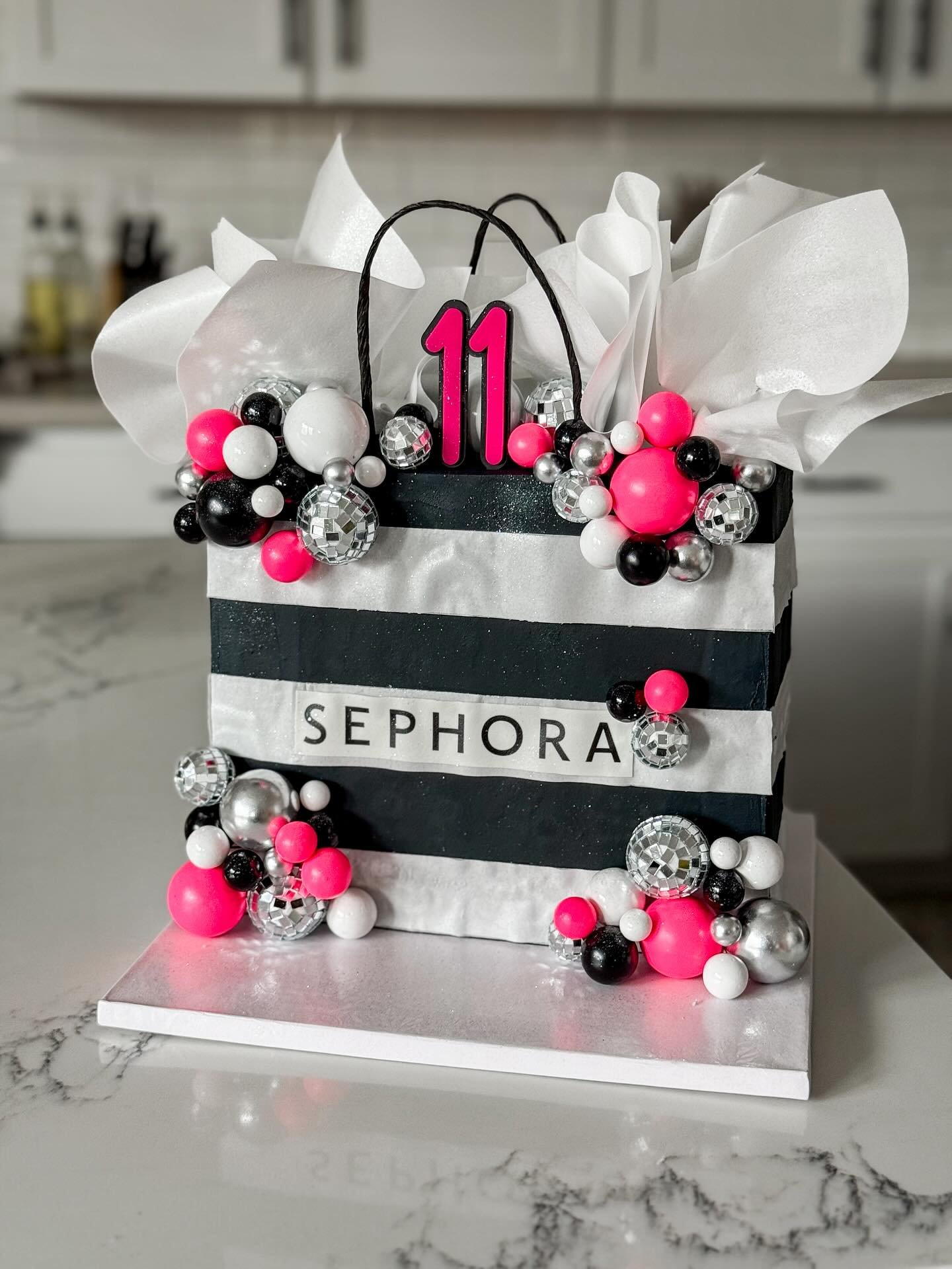 @sephora sponsor me ✨

this was such a fun cake to make 😍

I don&rsquo;t work with fondant so making the classic Sephora stripes with wafer paper was tricky! 

4.5x13 inch rectangle cake with buttercream, wafer paper stripes &amp; &ldquo;tissue pape
