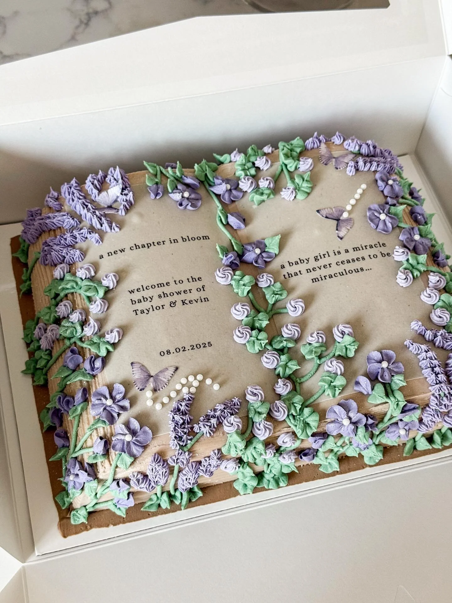 new chapter in bloom, lavender edition 📖🪻

100% edible design with edible paper printed with edible ink, tons of piped floral &amp; wafer paper butterflies.. ✨

will never get over this design!

#bookcake #babyinbloom #newchapter #babyshowercake #c