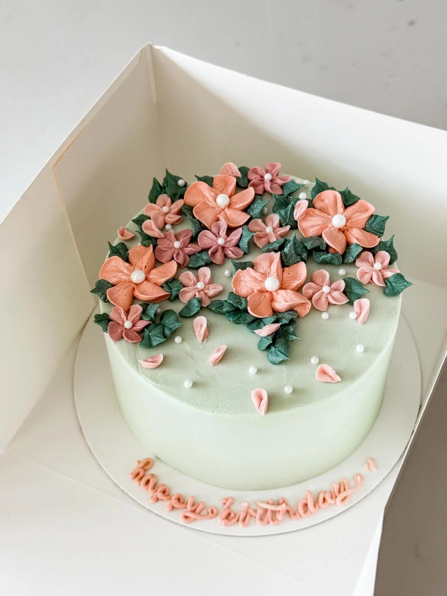 a gallery of green cuties 💚

I love the wide variety of buttercream designs I receive / make &mdash; from floral, to piping, to pickles 🥒

luxury baker / cake baker / buttercream cake / floral cake / local baker / sacramento / folsom / edh / fair o