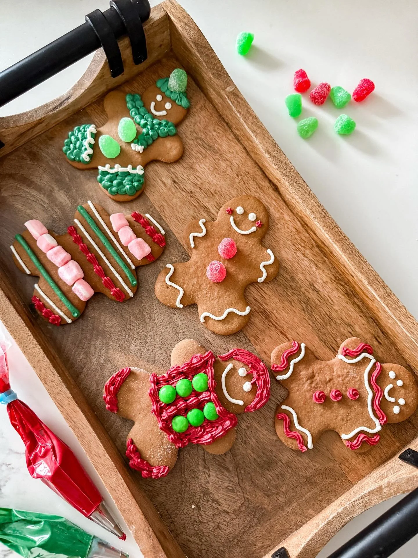 gingerbread cookie workshop with @egusd_cac 🤎

this festive evening included an educational workshop on the dangers of smoking &amp; wrapping up with a cute cookie activity! 

cookie decorating / workshop / local class / gingerbread / christmas / lo