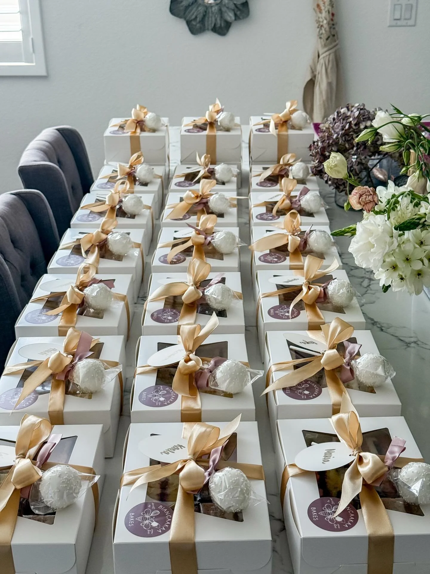 this is your sign to order your cake tasting box for next week 🍰

engaged?
planning a special event that needs a luxury cake?
craving some sweets?
want to try a sampler of my treats? 

no matter what the reason, a cake tasting box is always a good i