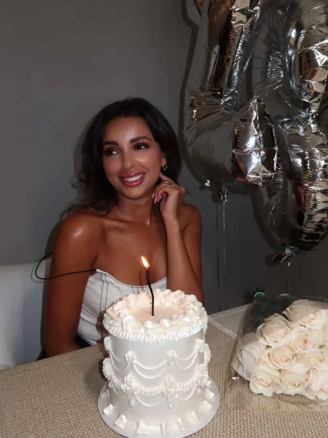 glam girl with her glam cake 🤍

just like @cakesbylalae says, we love a glam girl!! 

6&rdquo; three layer pearlescent white vintage cake 

luxury cake / pearl cake / vintage cake / buttercream cake / cake baker / local baker / cake inspo / lambeth 
