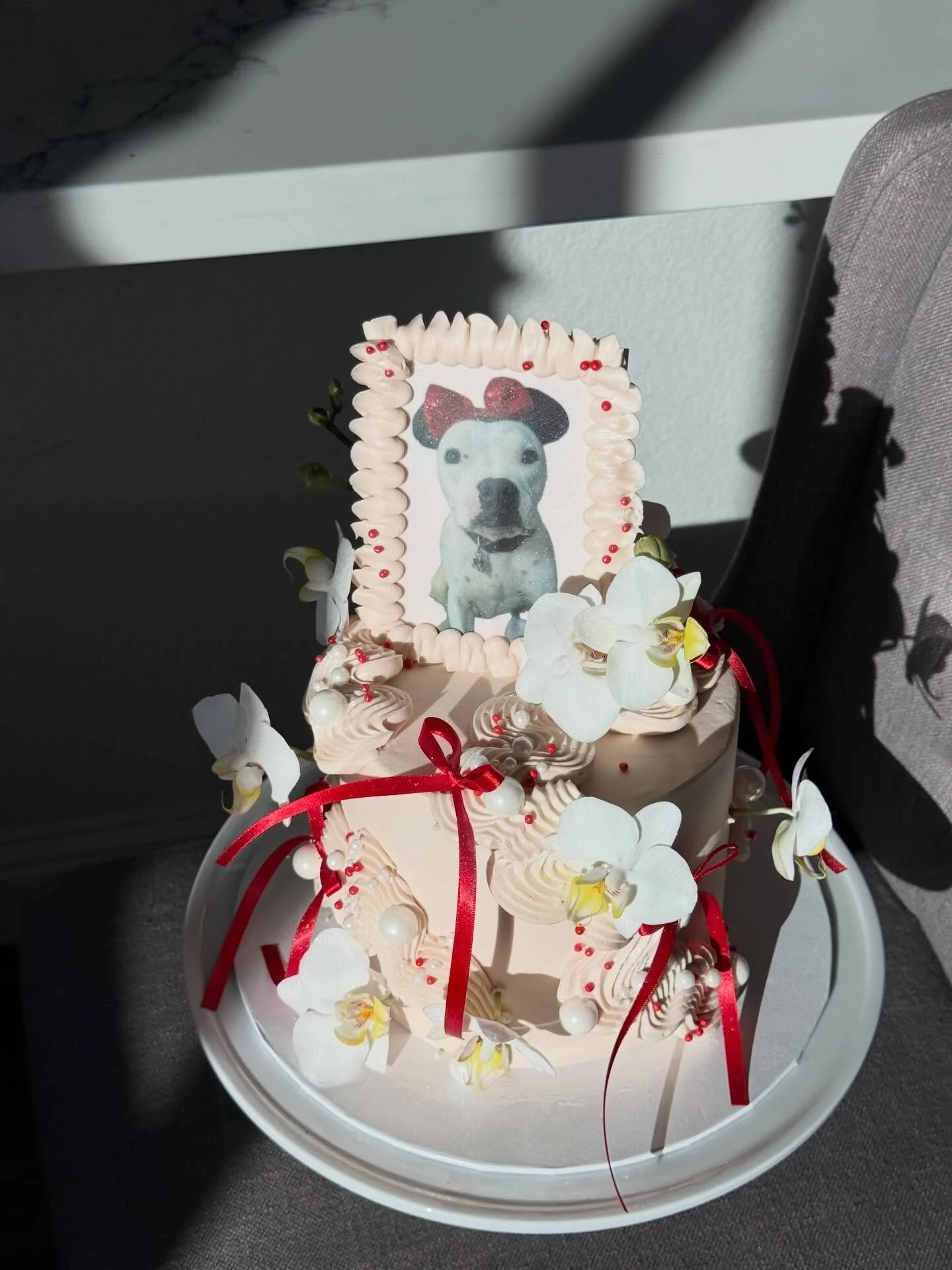 as my business grows, creative freedom is becoming a regular thing around here &mdash; &amp; I couldn&rsquo;t be happier ❤️&zwj;🔥

for this dreamy birthday cake, my client&rsquo;s husband gave me full creative freedom &amp; sent me this adorable pic