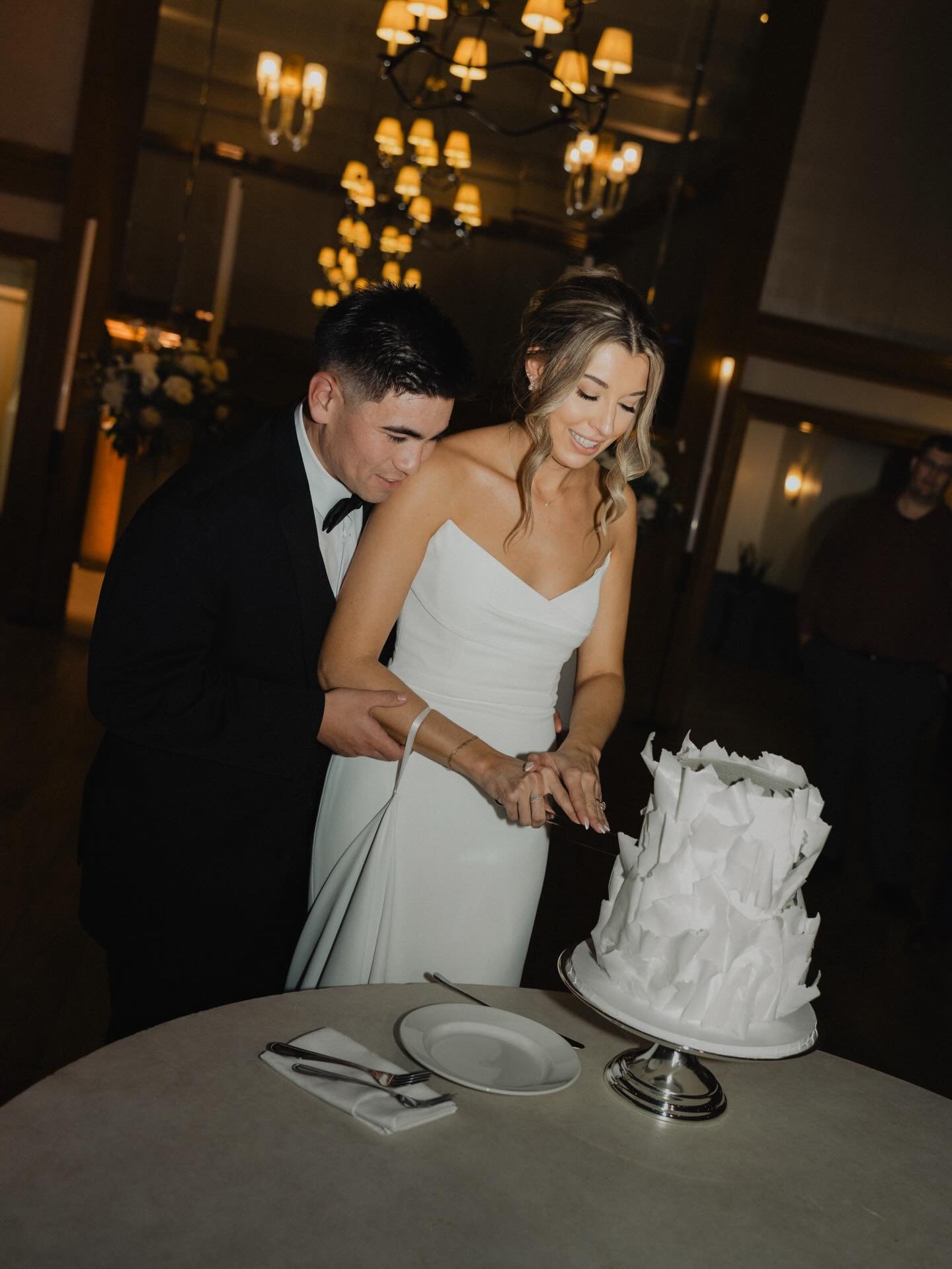 emily &amp; nick 🤍

wafer ruffles galore on this stunner! ✨
reminder: your wedding cake can be both classy &amp; unique, it doesn&rsquo;t have to be simple.. 🤍

coordinator: @kennedymaddoxevents 
photography: @amypinkphotography 
venue: @delpasocou