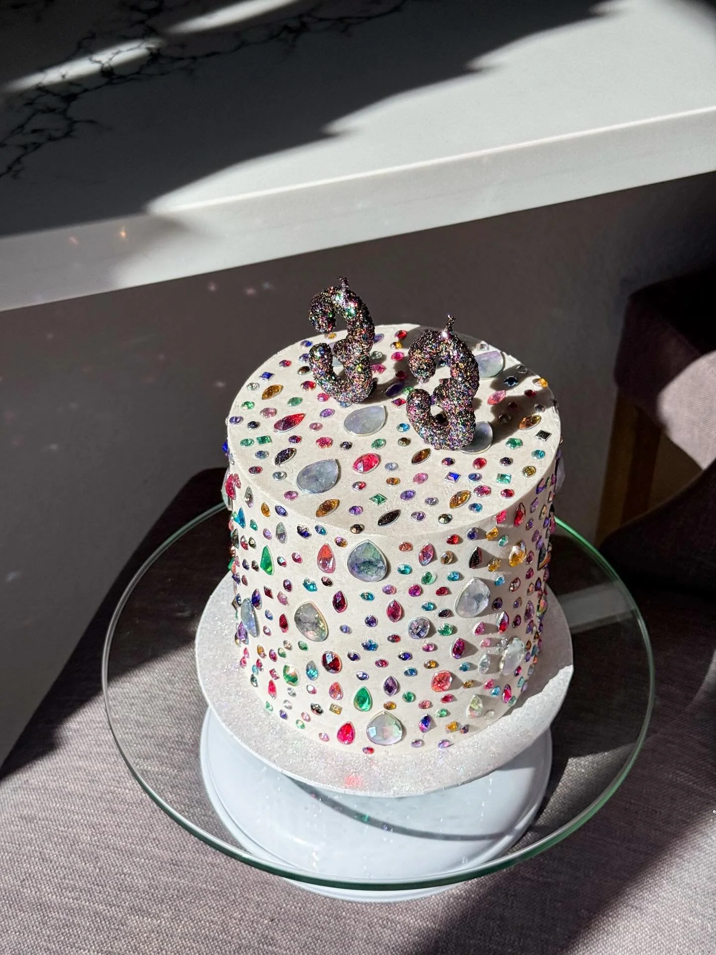 gemstone cake 💎

cannot get OVER this simple yet gorgeous cake! @bakesbyher really inspired us all to put gems on a cake ✨

516 gemstones indidviudally placed on buttercream &mdash; this baby took me a WHILE but sooo worth it!

gemstone cake / trend